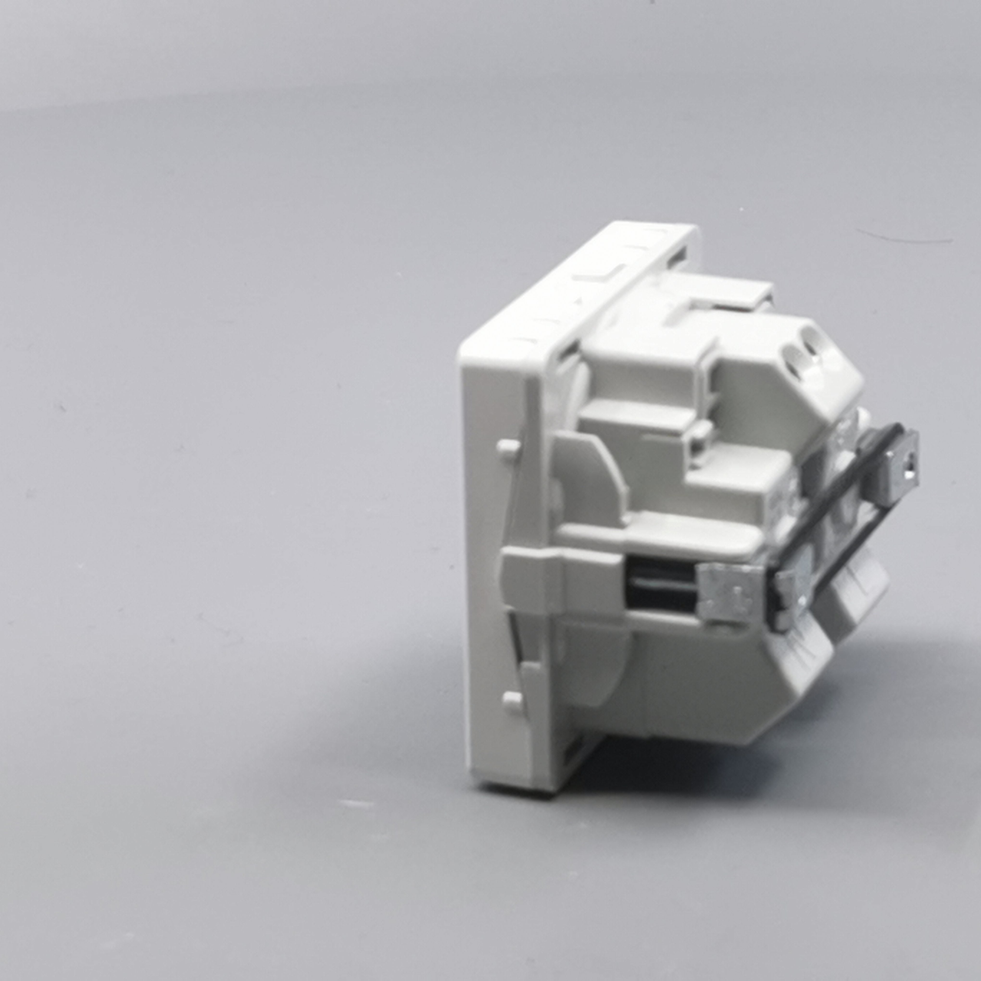 Fuga stikkontakt med jord 1 modul 2-pol - hvid