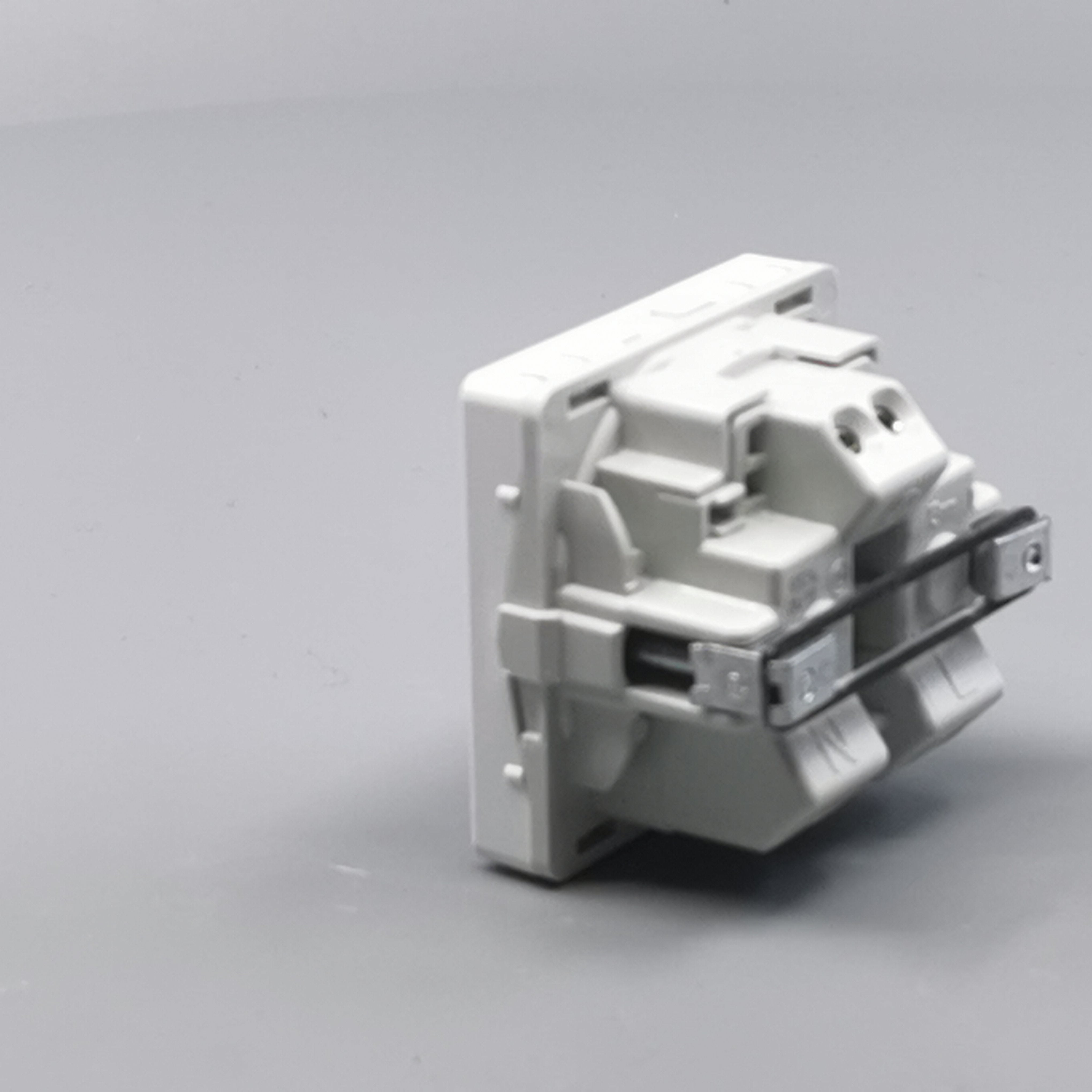 Fuga stikkontakt med jord 1 modul 2-pol - hvid