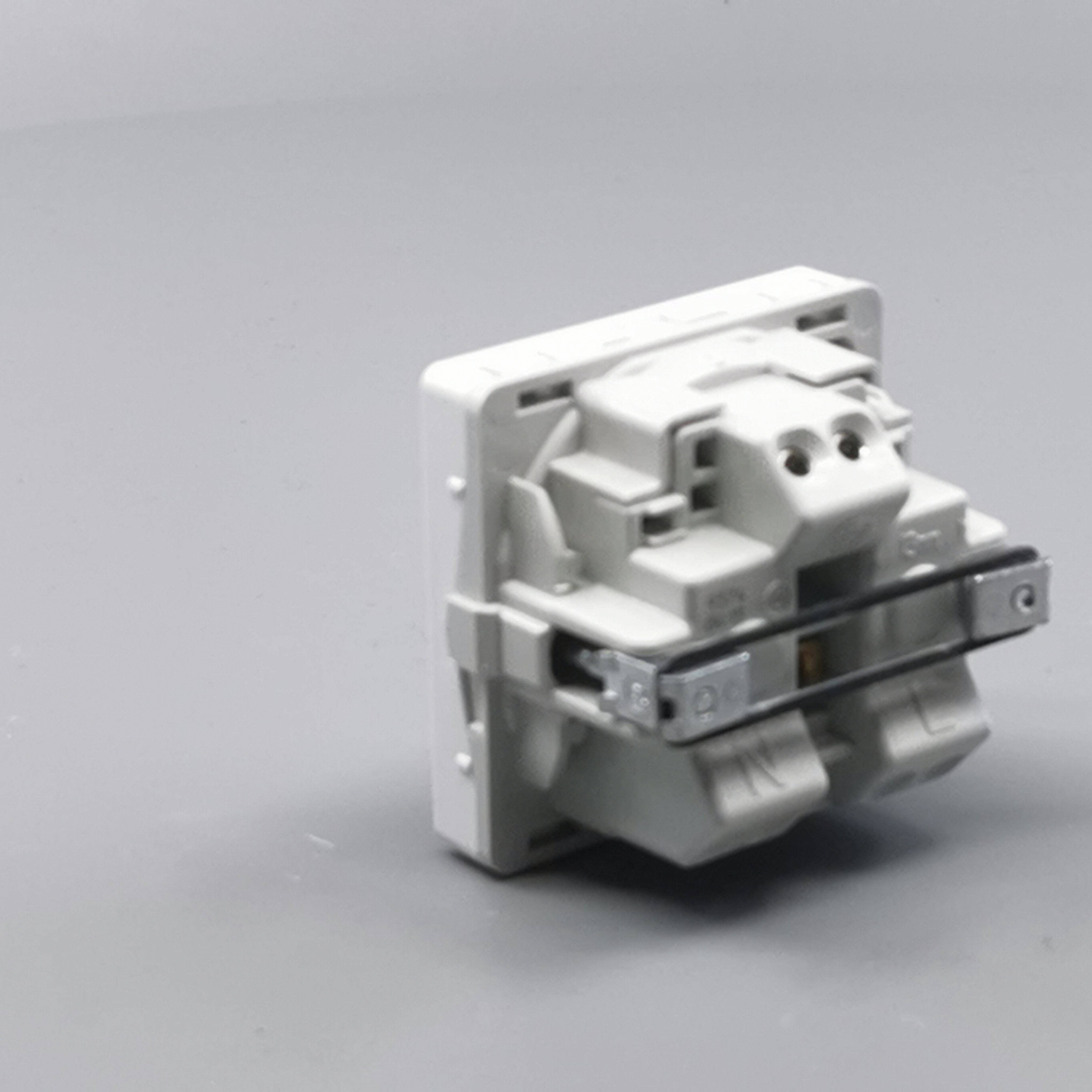 Fuga stikkontakt med jord 1 modul 2-pol - hvid