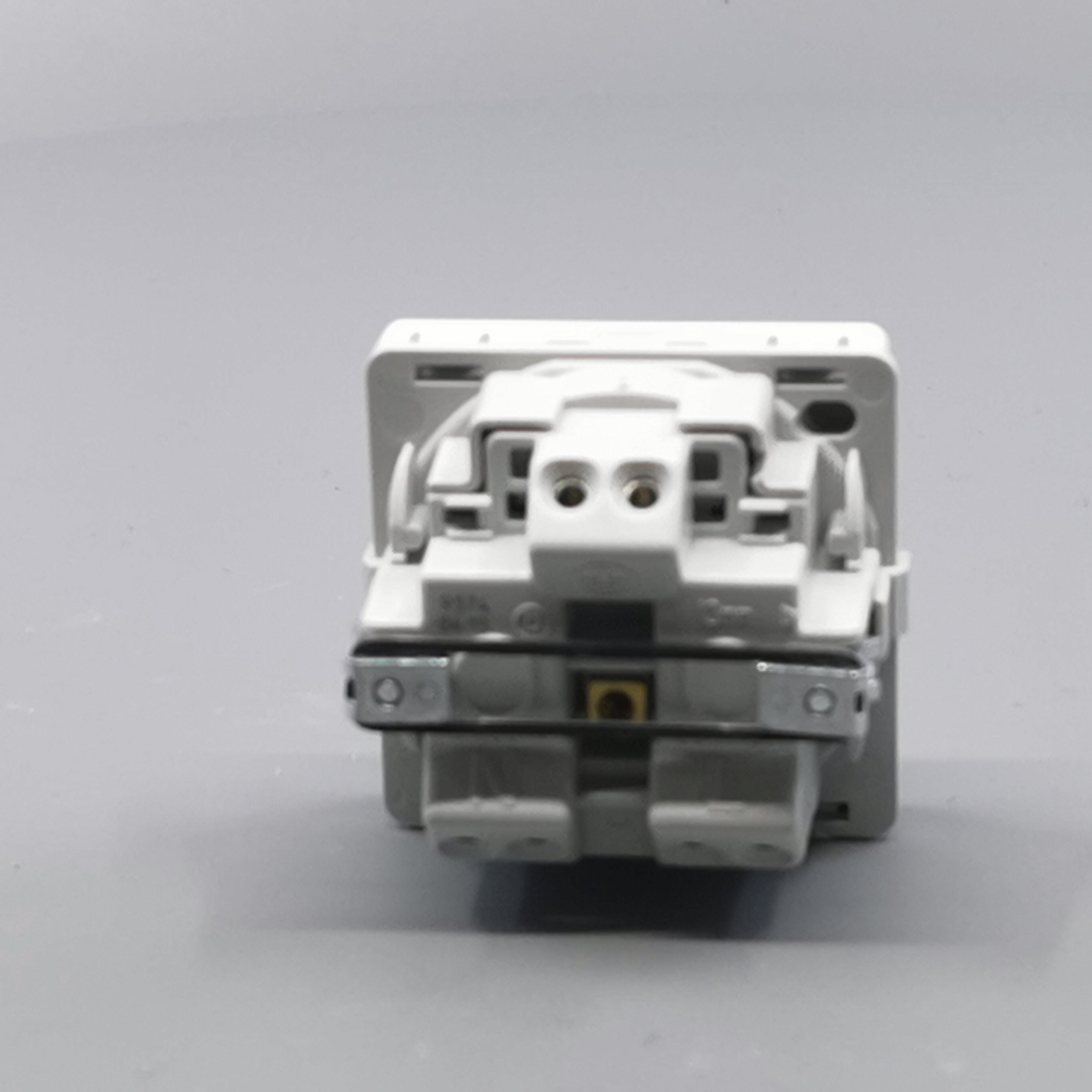 Fuga stikkontakt med jord 1 modul 2-pol - hvid