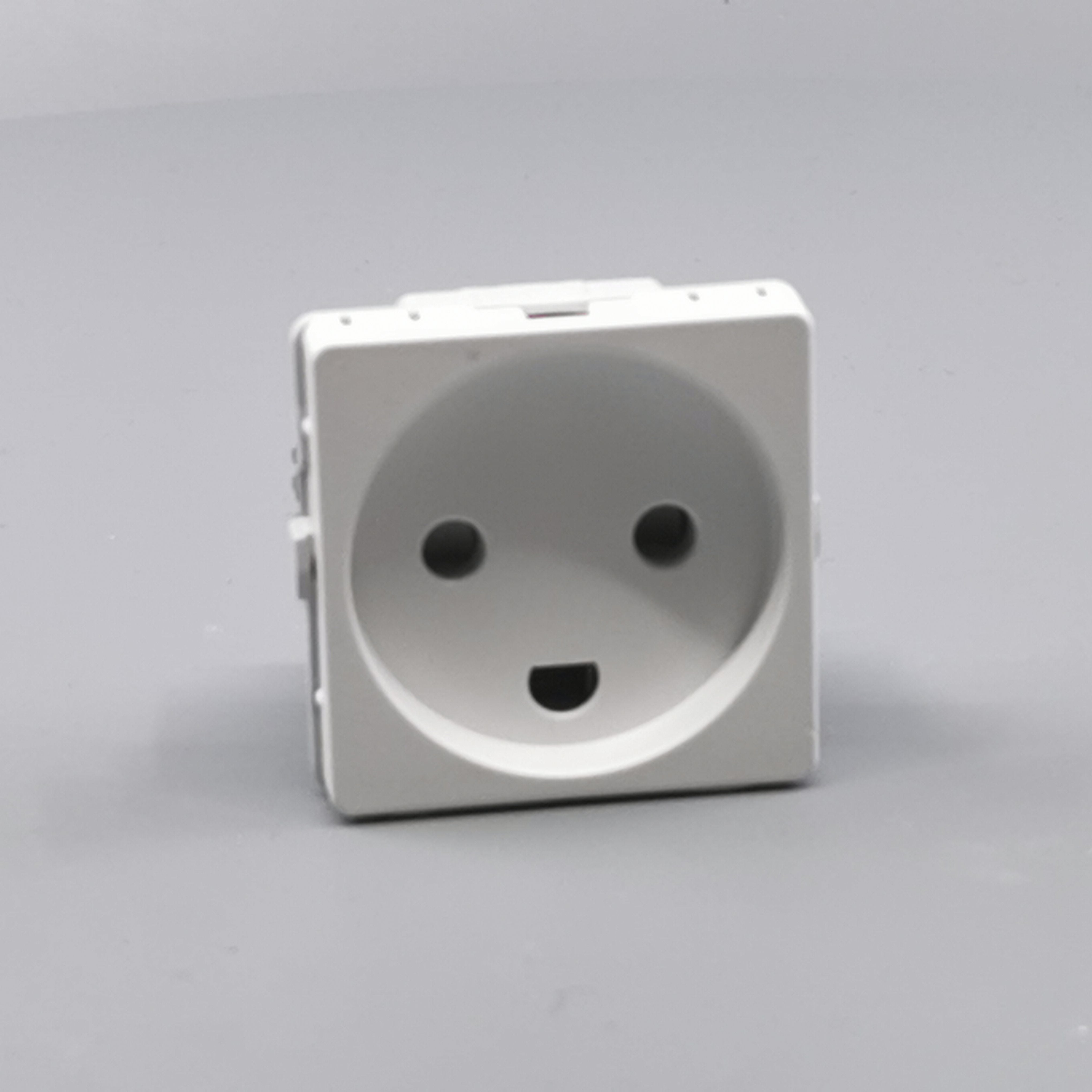 Fuga stikkontakt med jord 1 modul 2-pol - hvid