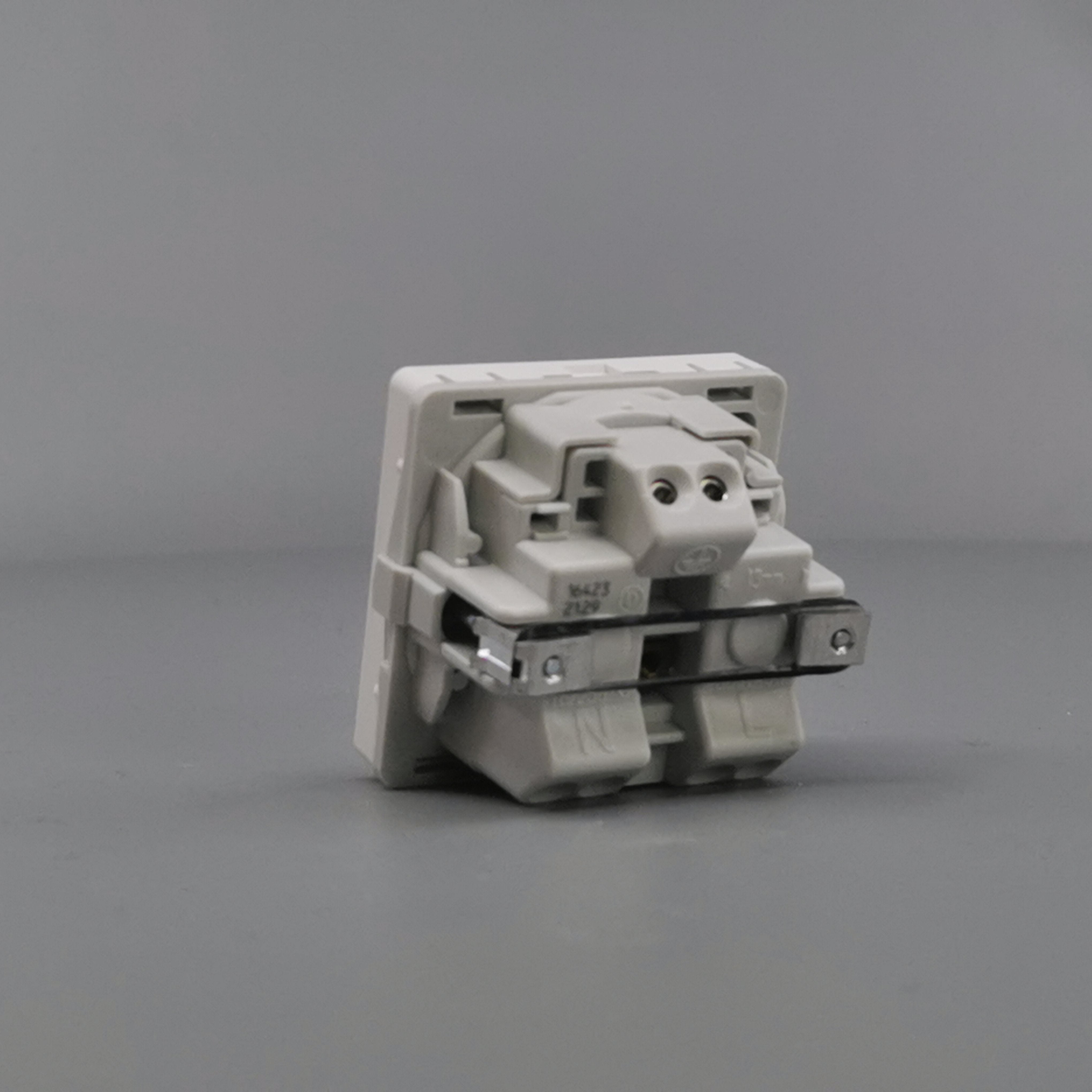 Fuga EDB stikkontakt med jord 1 modul 2-pol - hvid