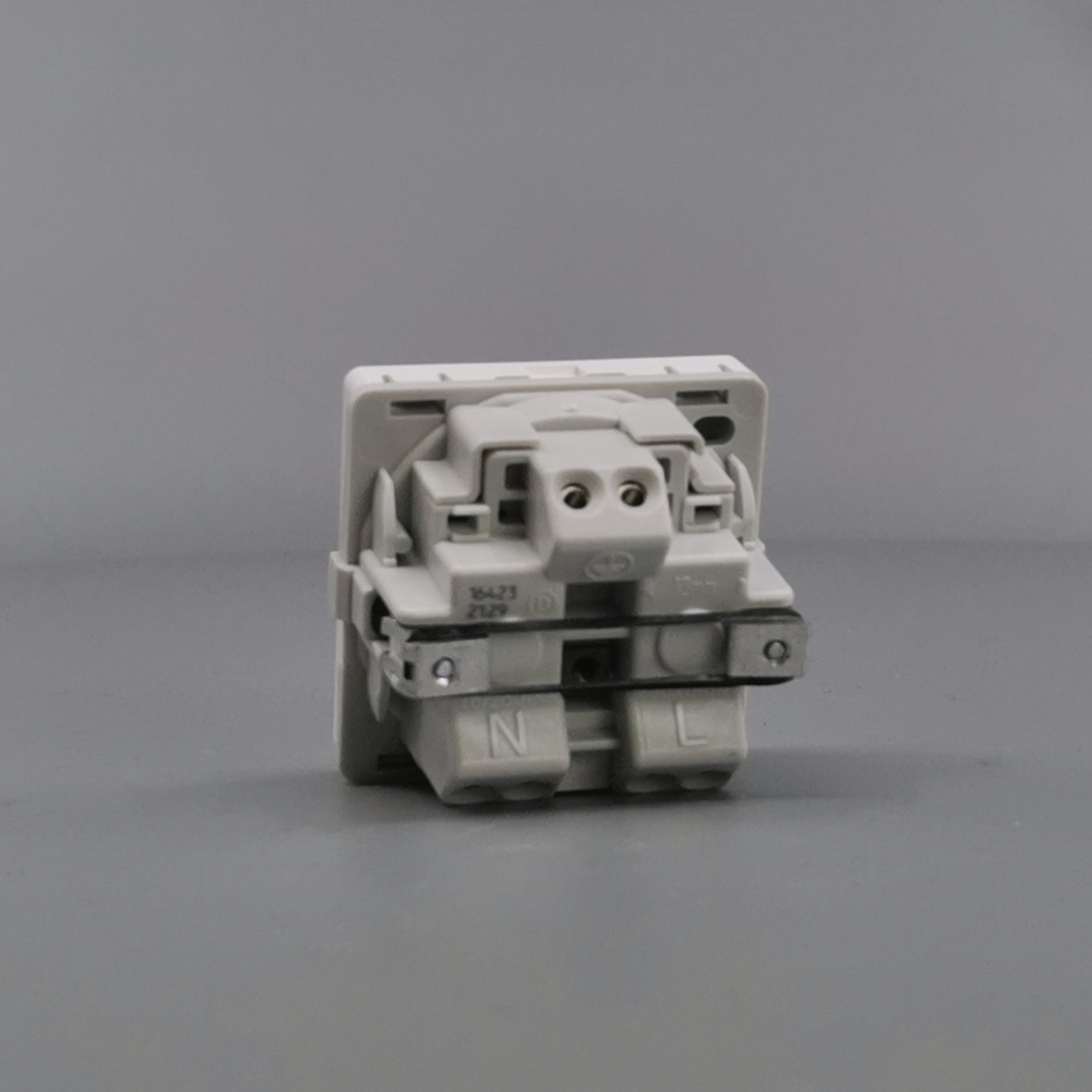 Fuga EDB stikkontakt med jord 1 modul 2-pol - hvid