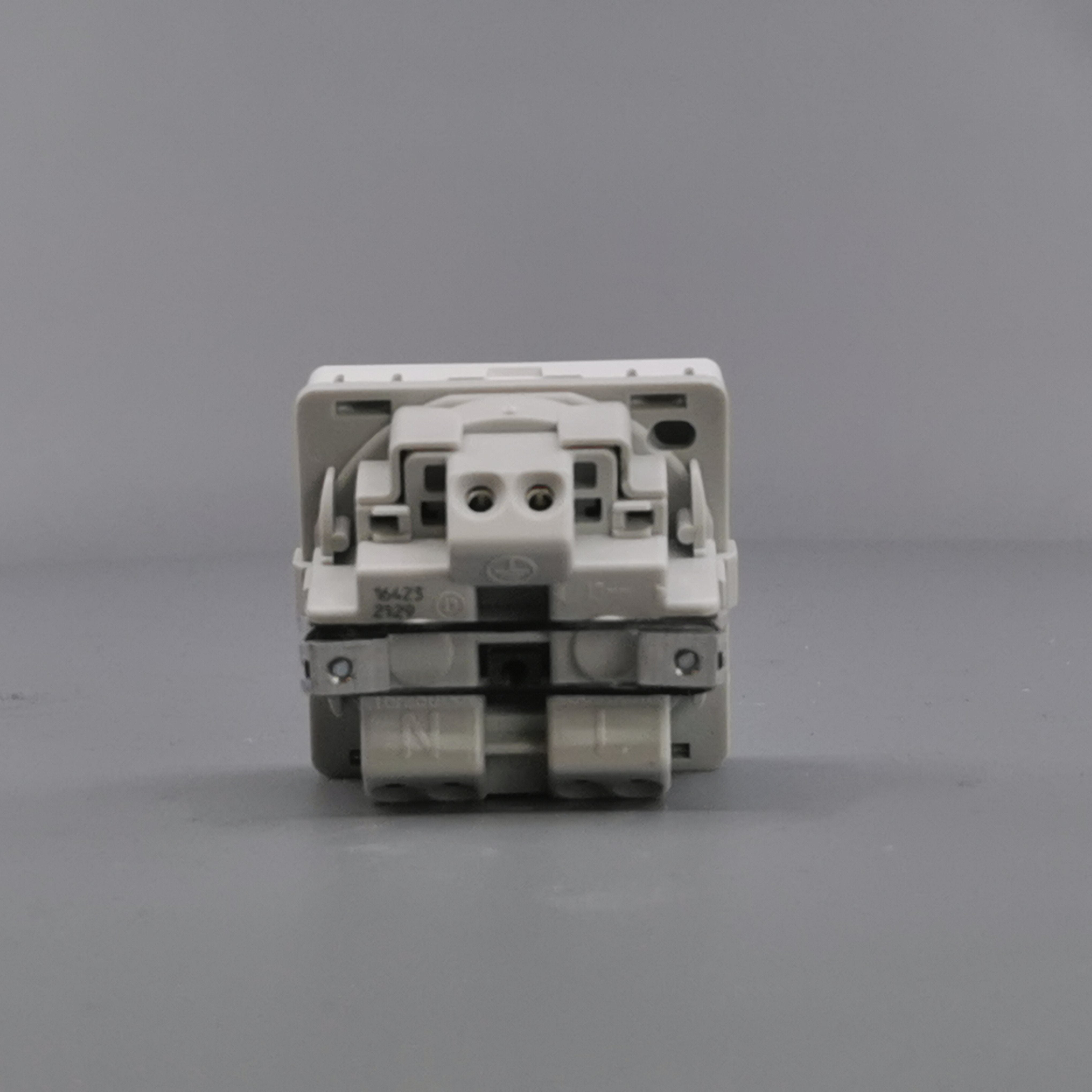 Fuga EDB stikkontakt med jord 1 modul 2-pol - hvid