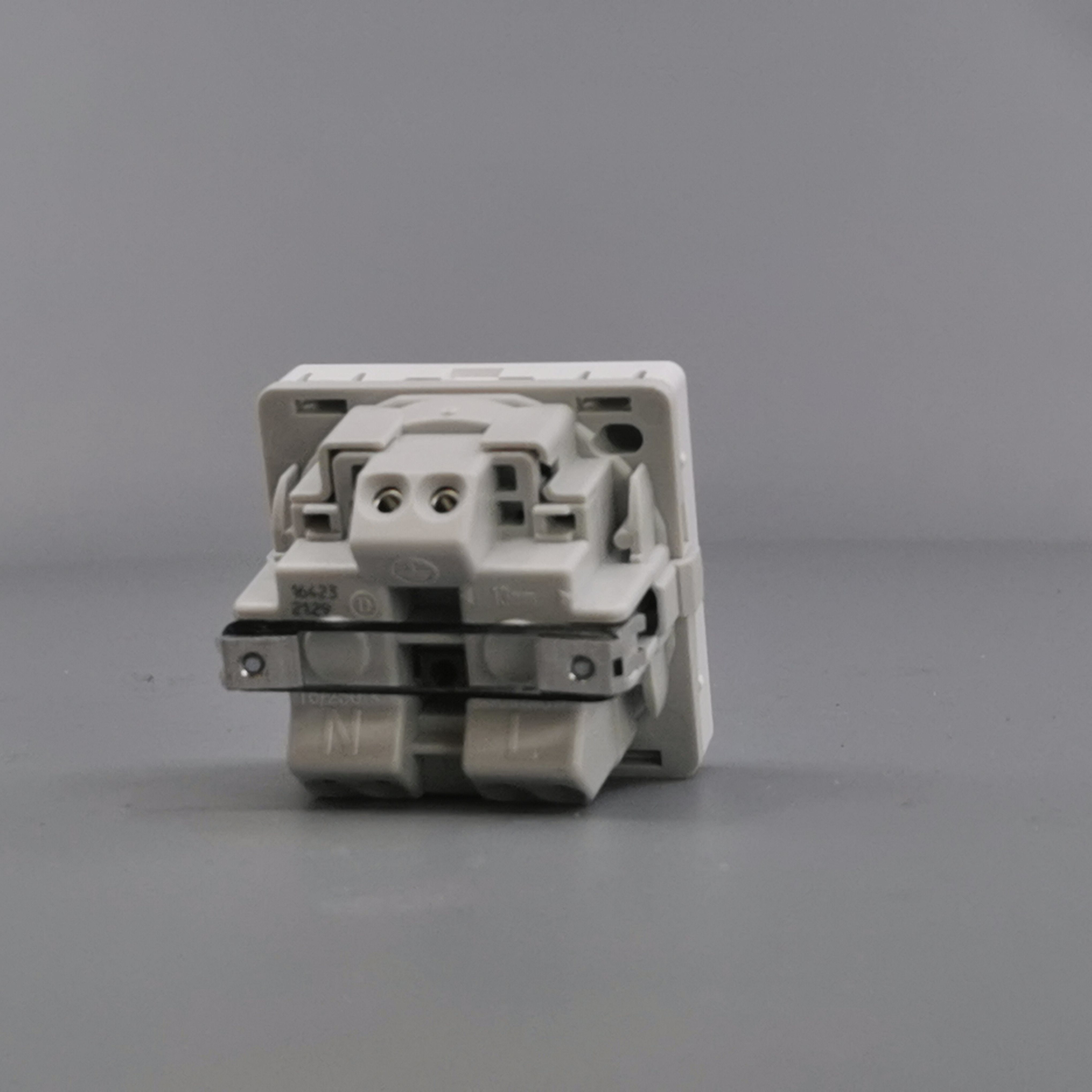 Fuga EDB stikkontakt med jord 1 modul 2-pol - hvid