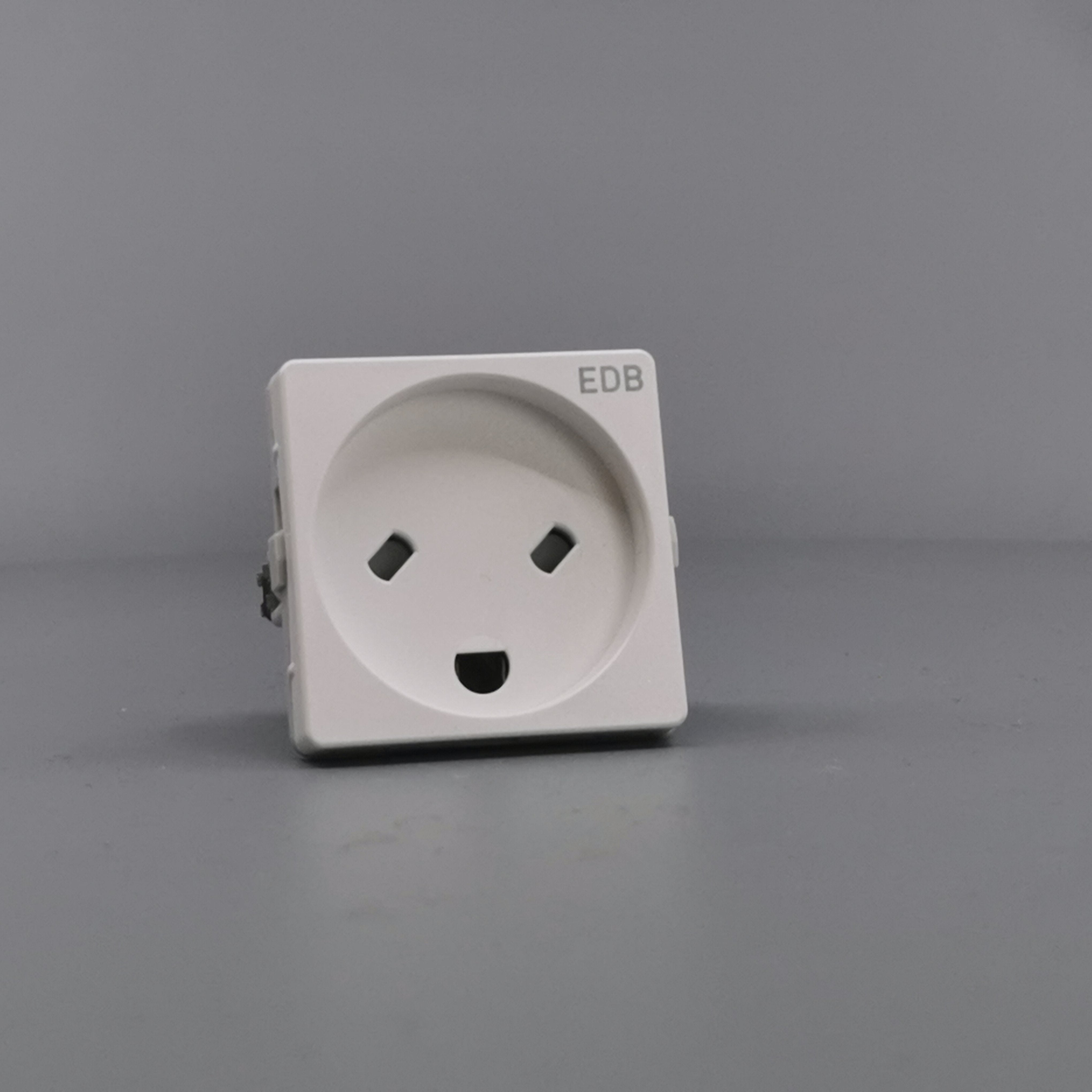 Fuga EDB stikkontakt med jord 1 modul 2-pol - hvid