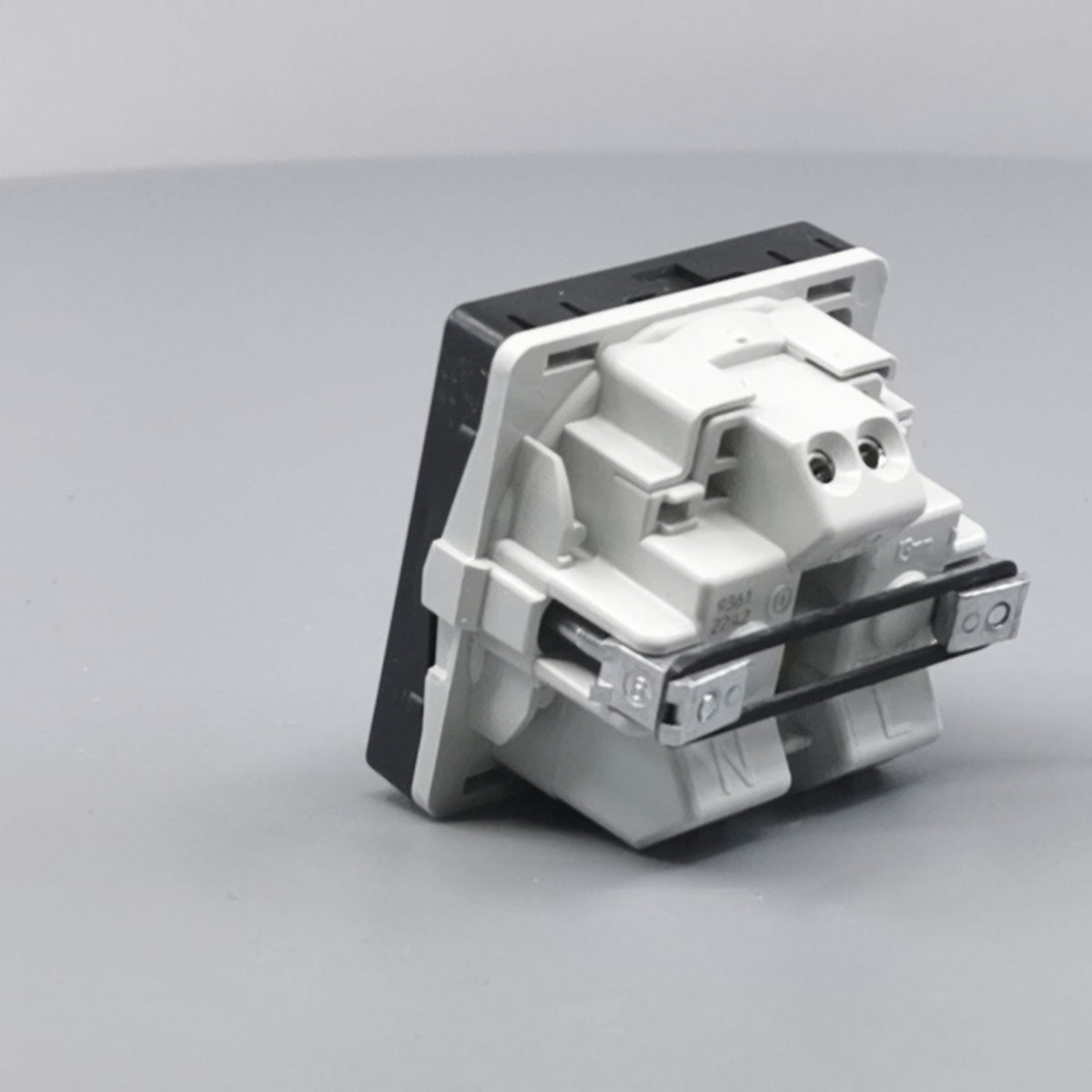 LK Fuga stikkontakt 1 modul m LED -lampe koksgrå (360° frame 10)