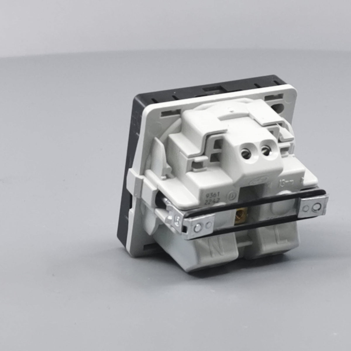 LK Fuga stikkontakt 1 modul m LED -lampe koksgrå (360° frame 11)