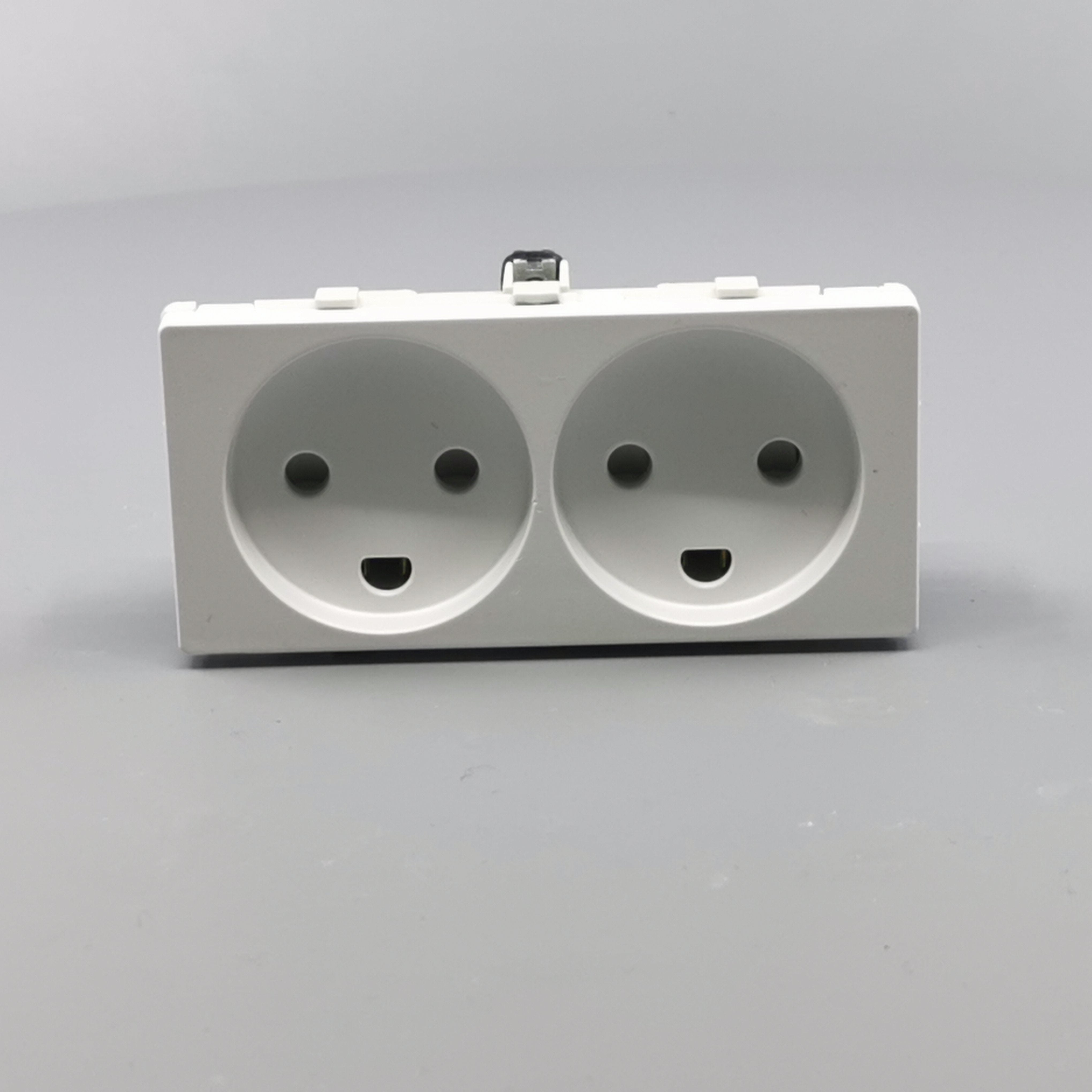 Fuga vandret stikkontakt med jord 2 modul 2-pol 2 tændinger - hvid