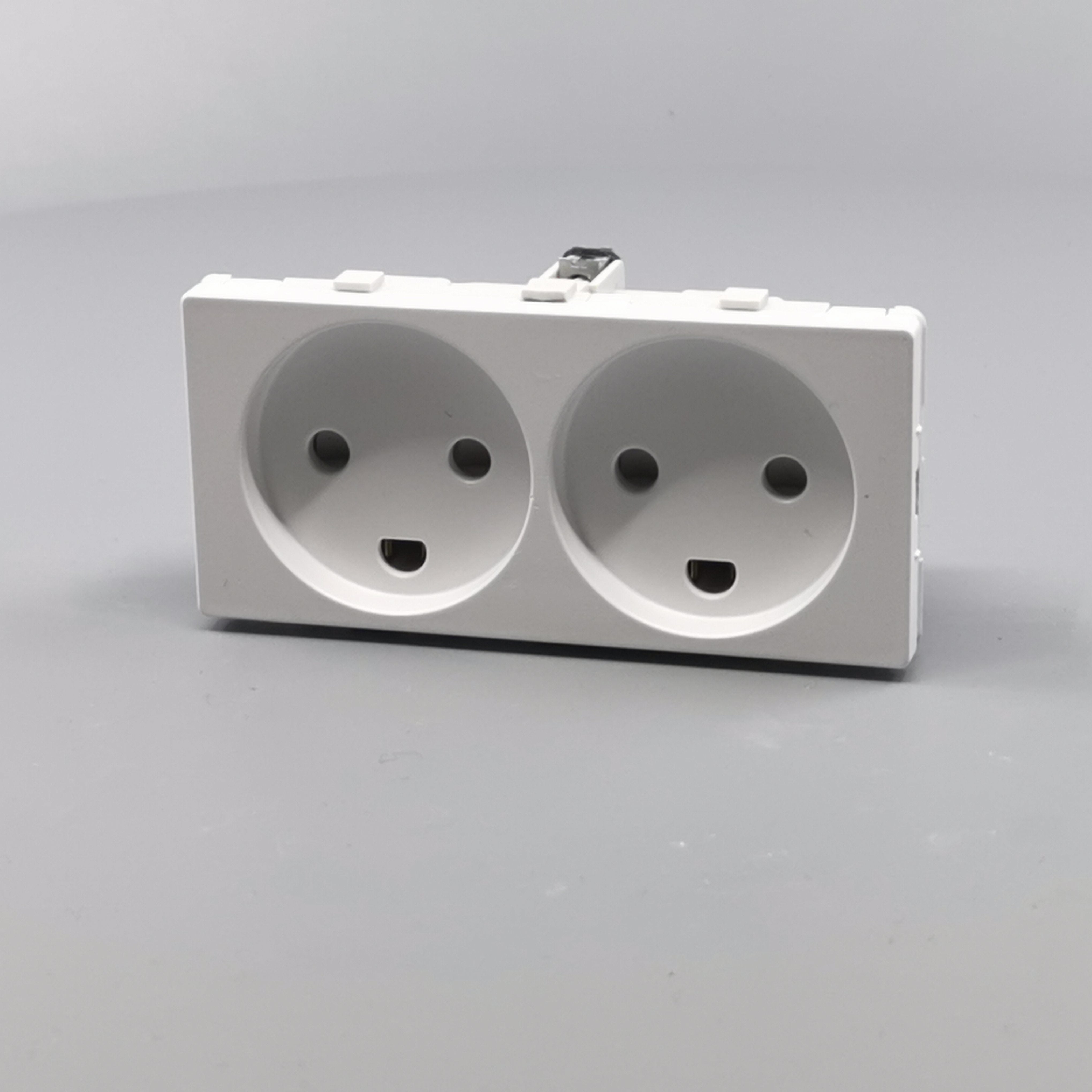 Fuga vandret stikkontakt med jord 2 modul 2-pol 2 tændinger - hvid