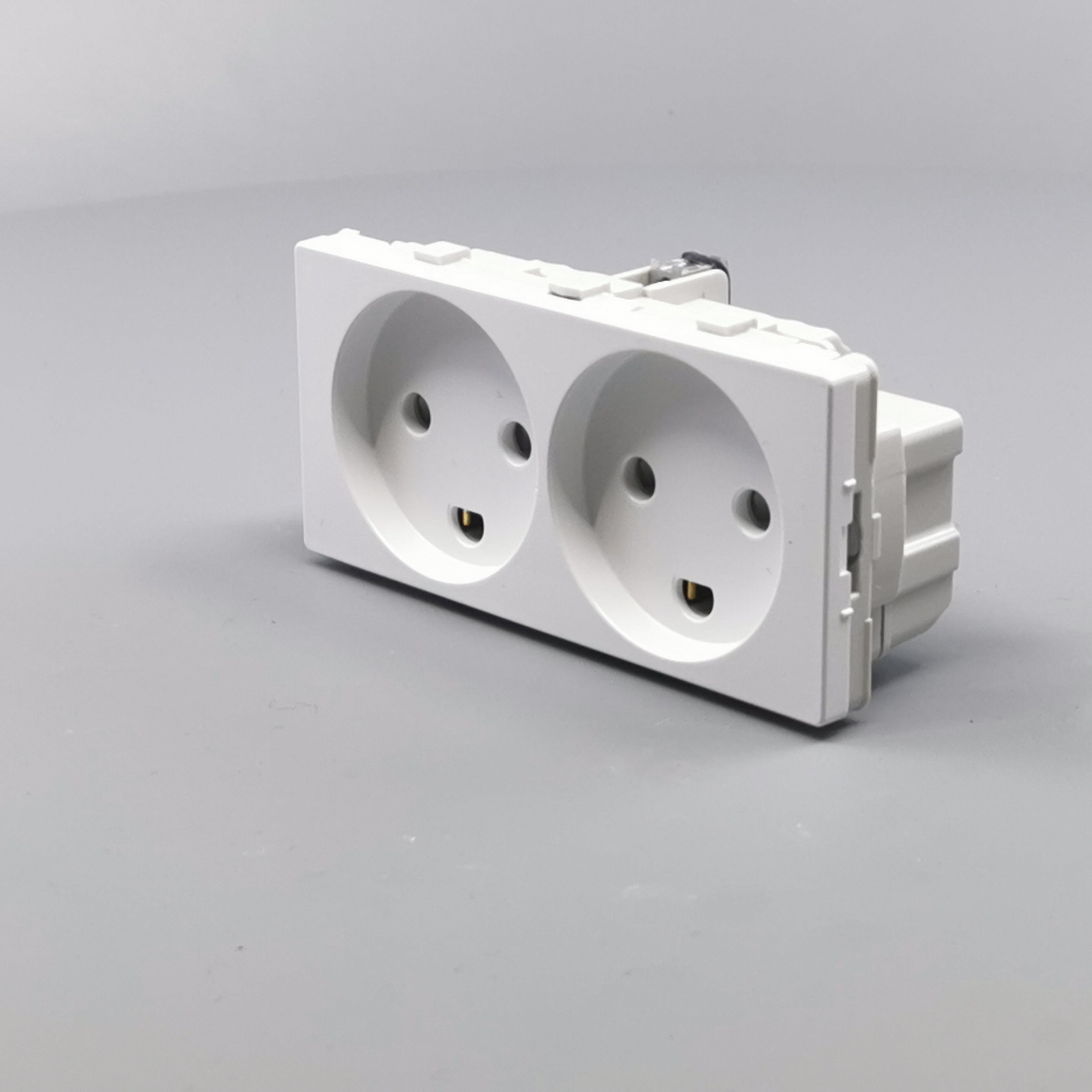 Fuga vandret stikkontakt med jord 2 modul 2-pol 2 tændinger - hvid