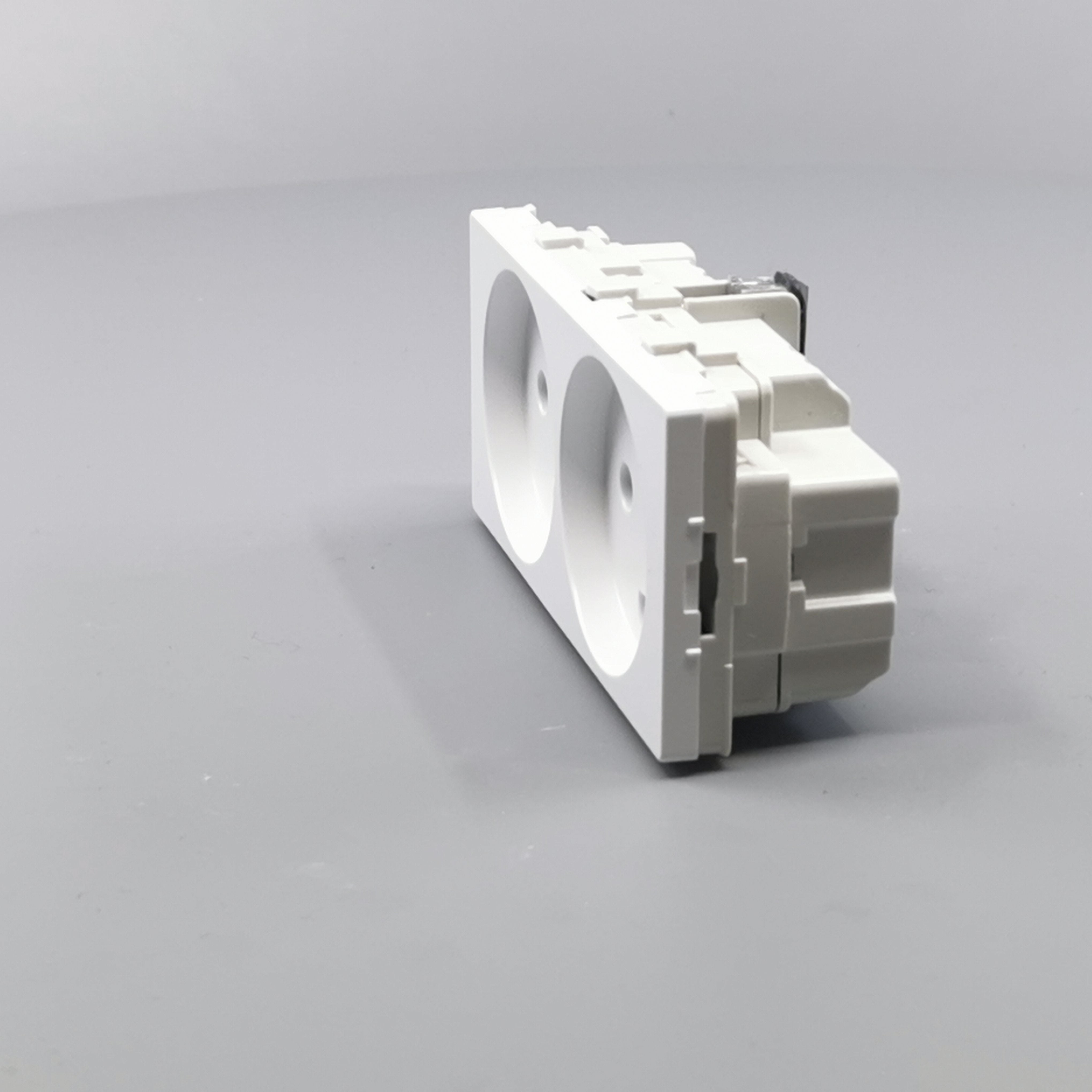 Fuga vandret stikkontakt med jord 2 modul 2-pol 2 tændinger - hvid