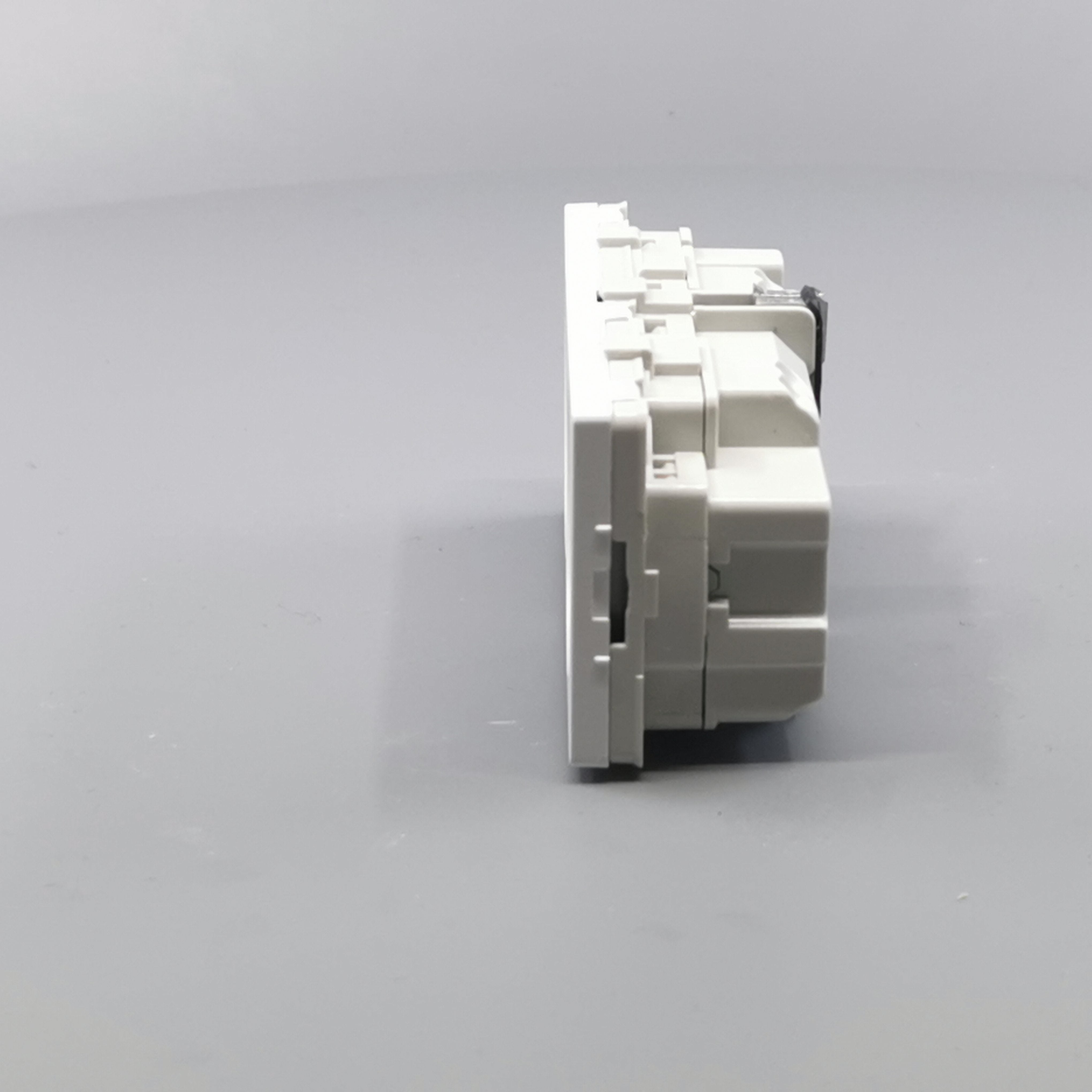 Fuga vandret stikkontakt med jord 2 modul 2-pol 2 tændinger - hvid