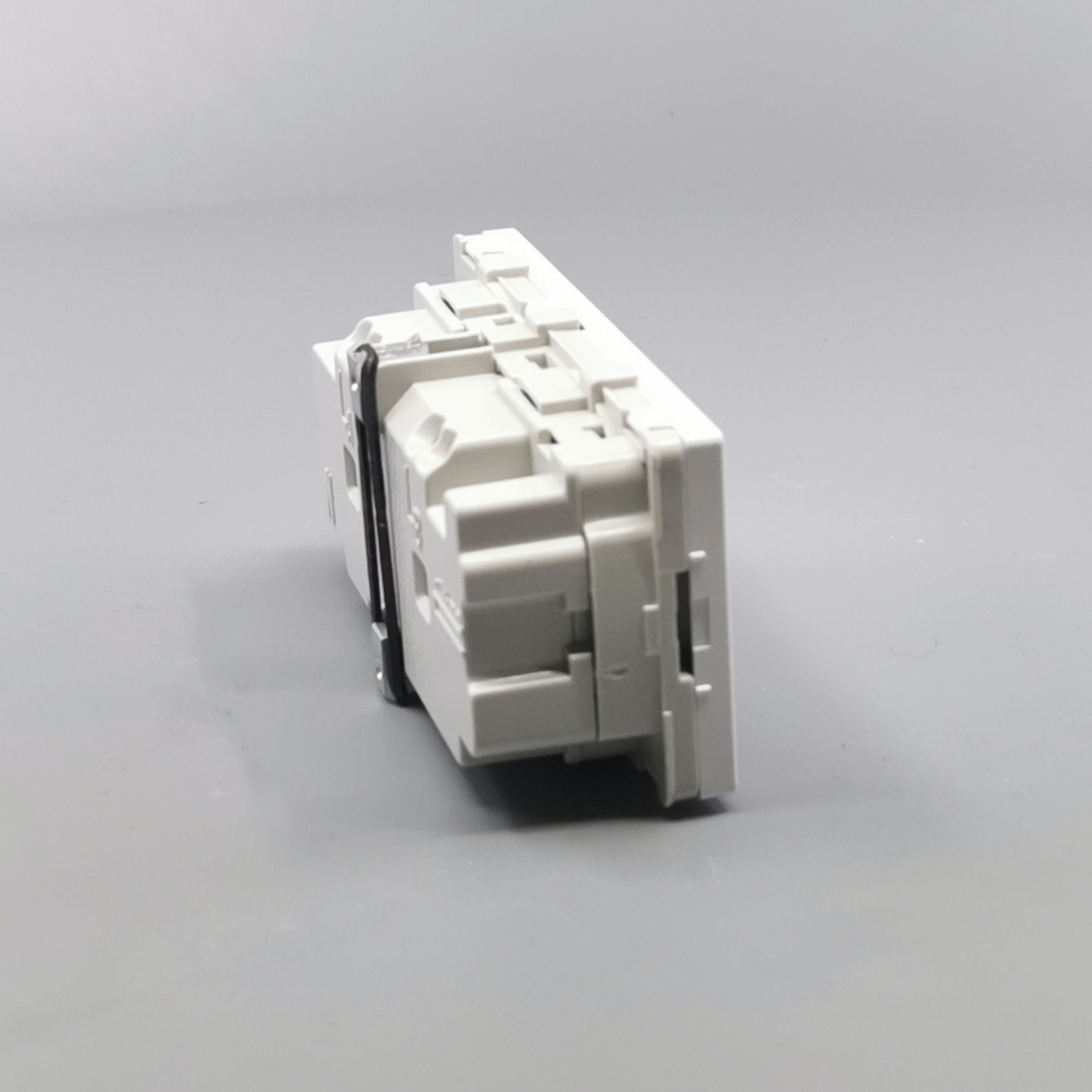 Fuga vandret stikkontakt med jord 2 modul 2-pol 2 tændinger - hvid