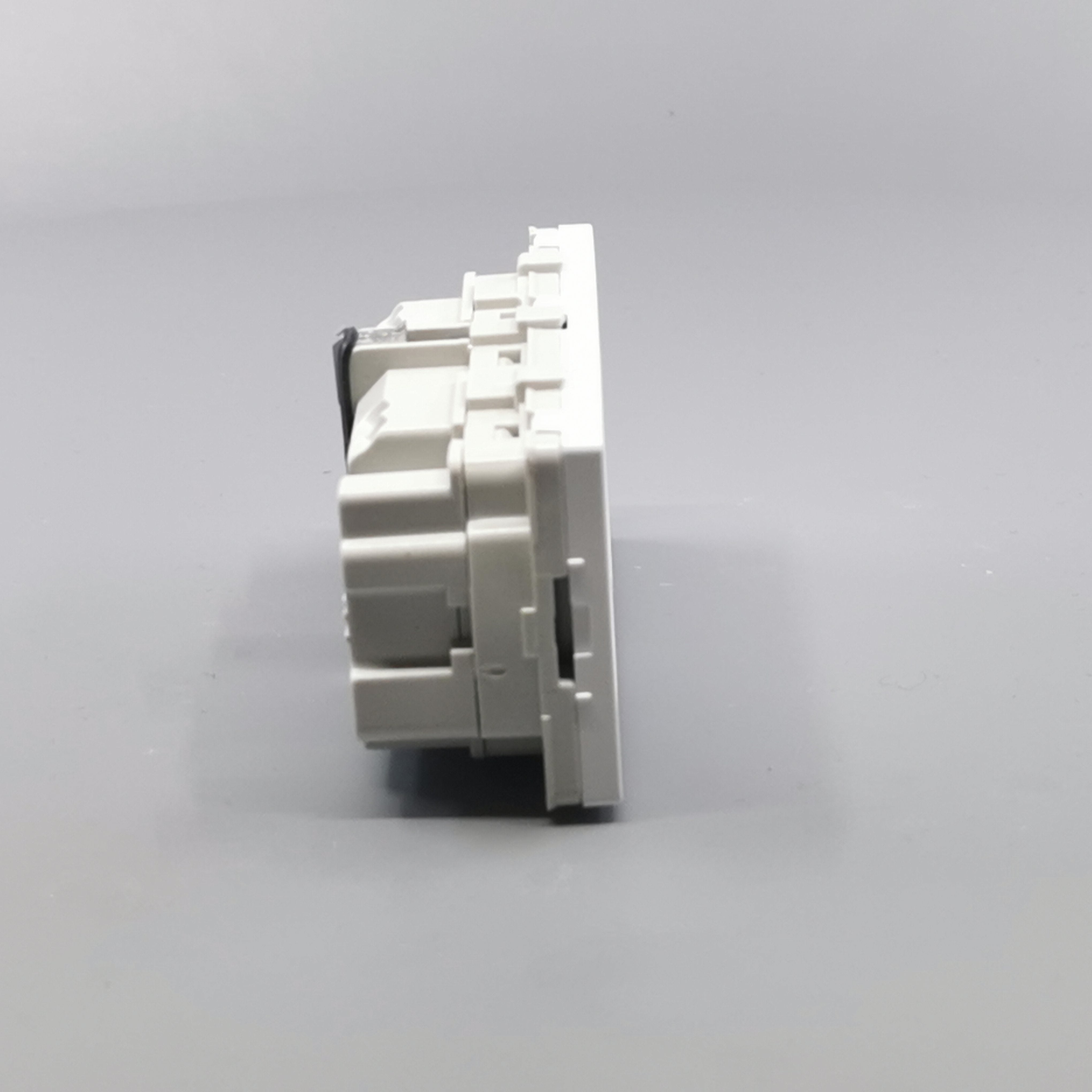 Fuga vandret stikkontakt med jord 2 modul 2-pol 2 tændinger - hvid