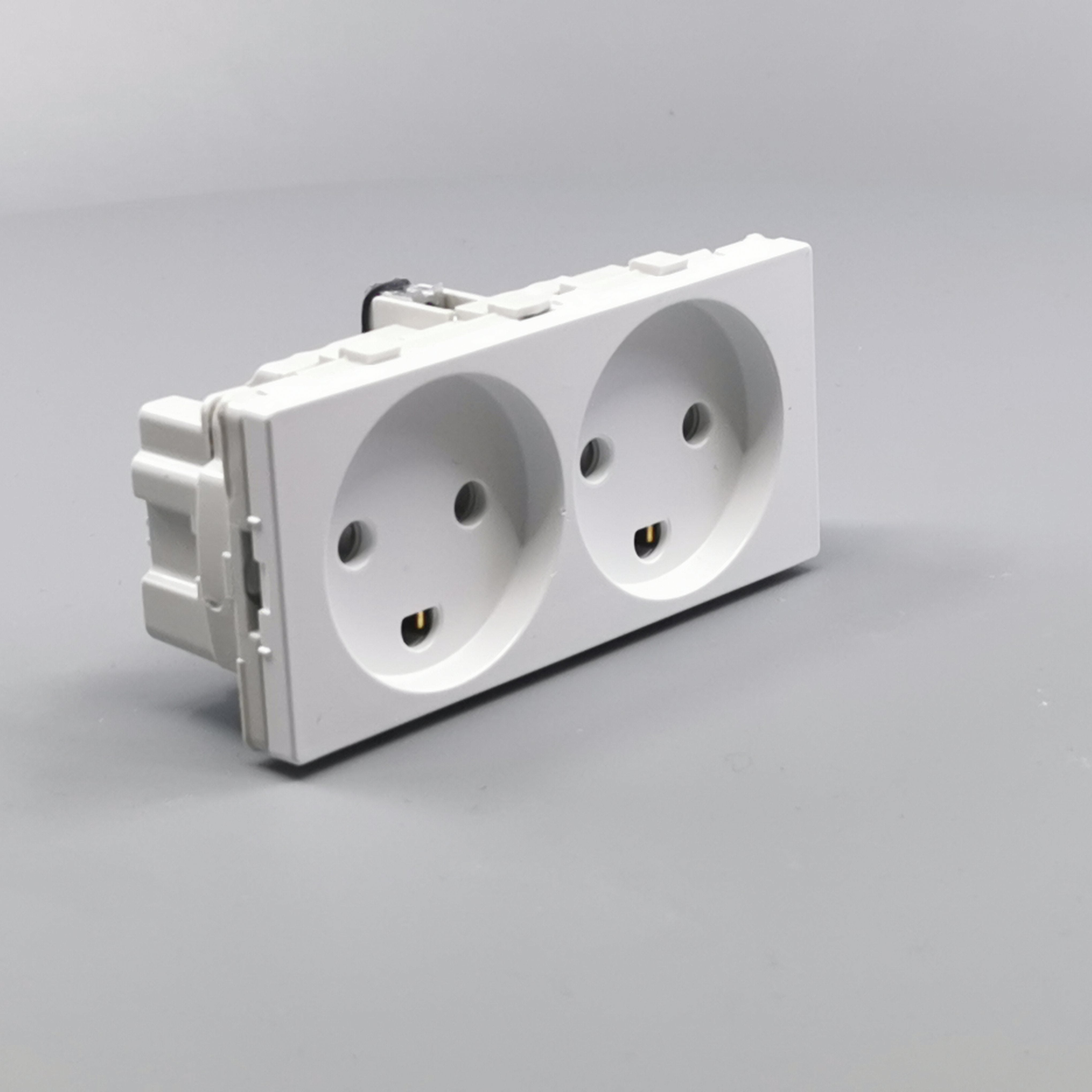 Fuga vandret stikkontakt med jord 2 modul 2-pol 2 tændinger - hvid