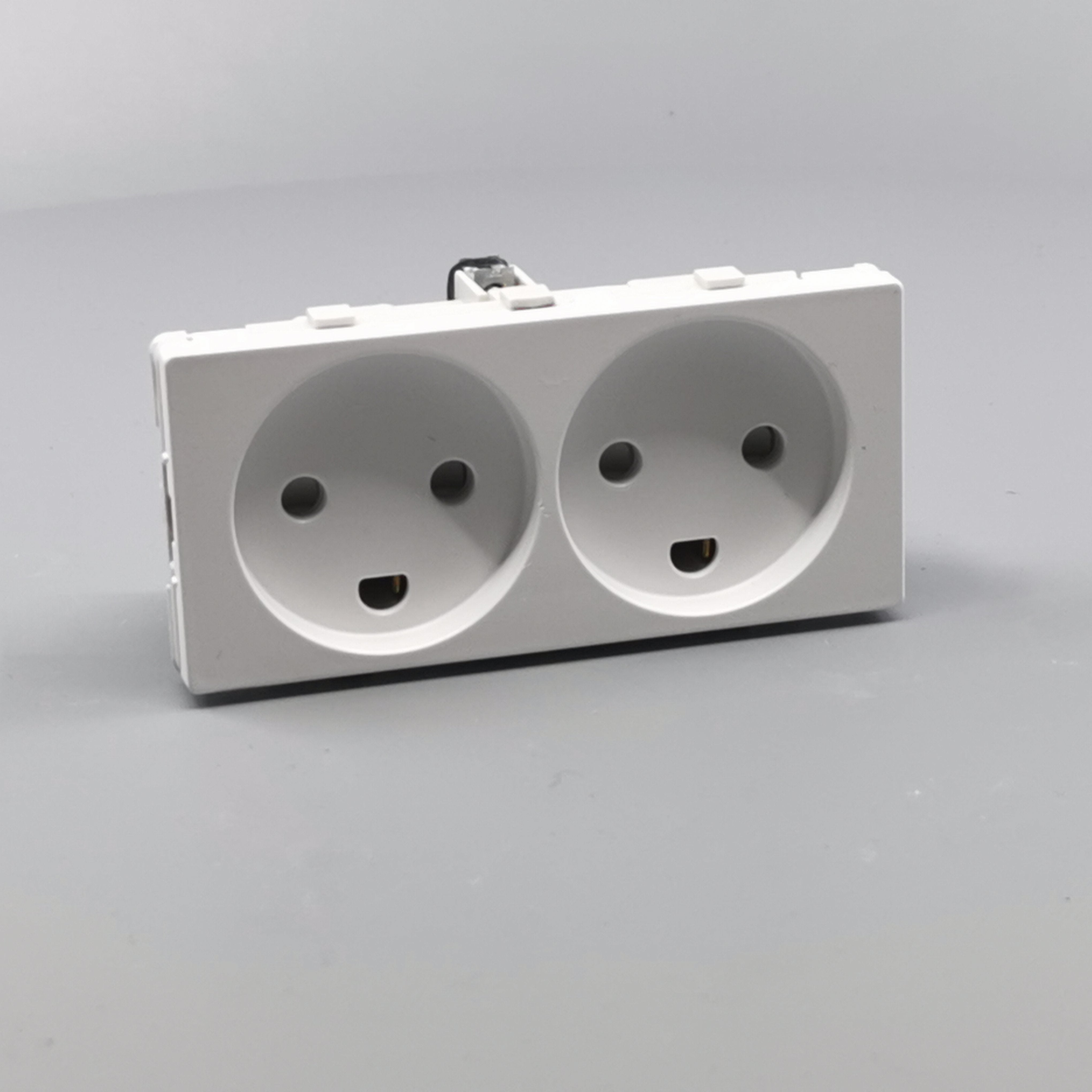 Fuga vandret stikkontakt med jord 2 modul 2-pol 2 tændinger - hvid