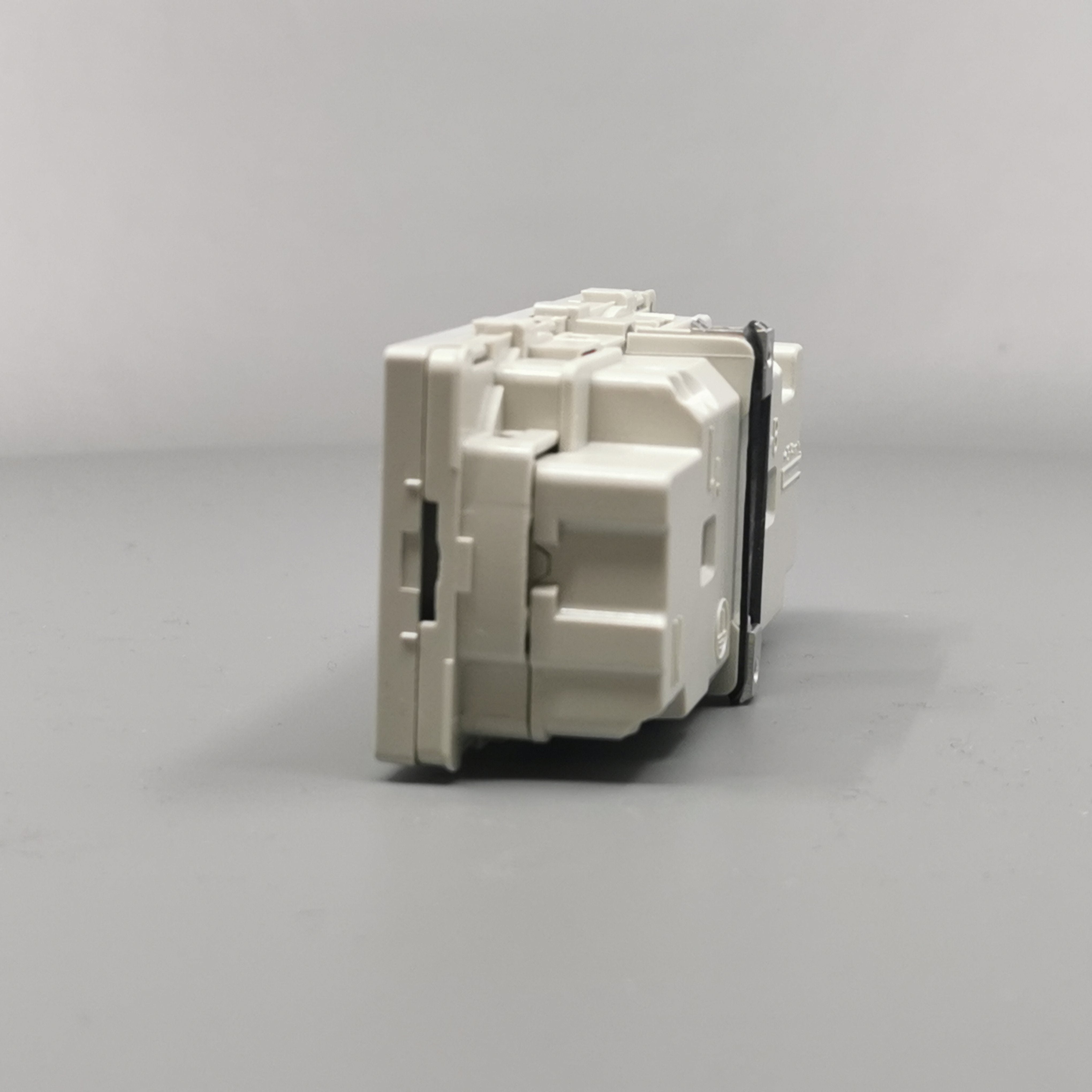 Stikkontakt 2 modul 2 tænd. 2-pol m. jord lysegrå