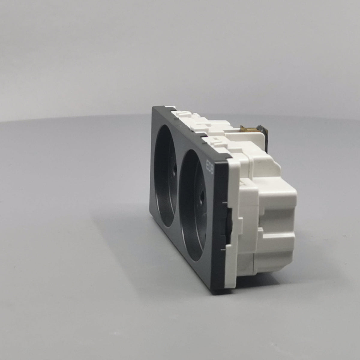 Stikkontakt EDB 2 modul 2-pol med jord koksgrå (360° frame 6)