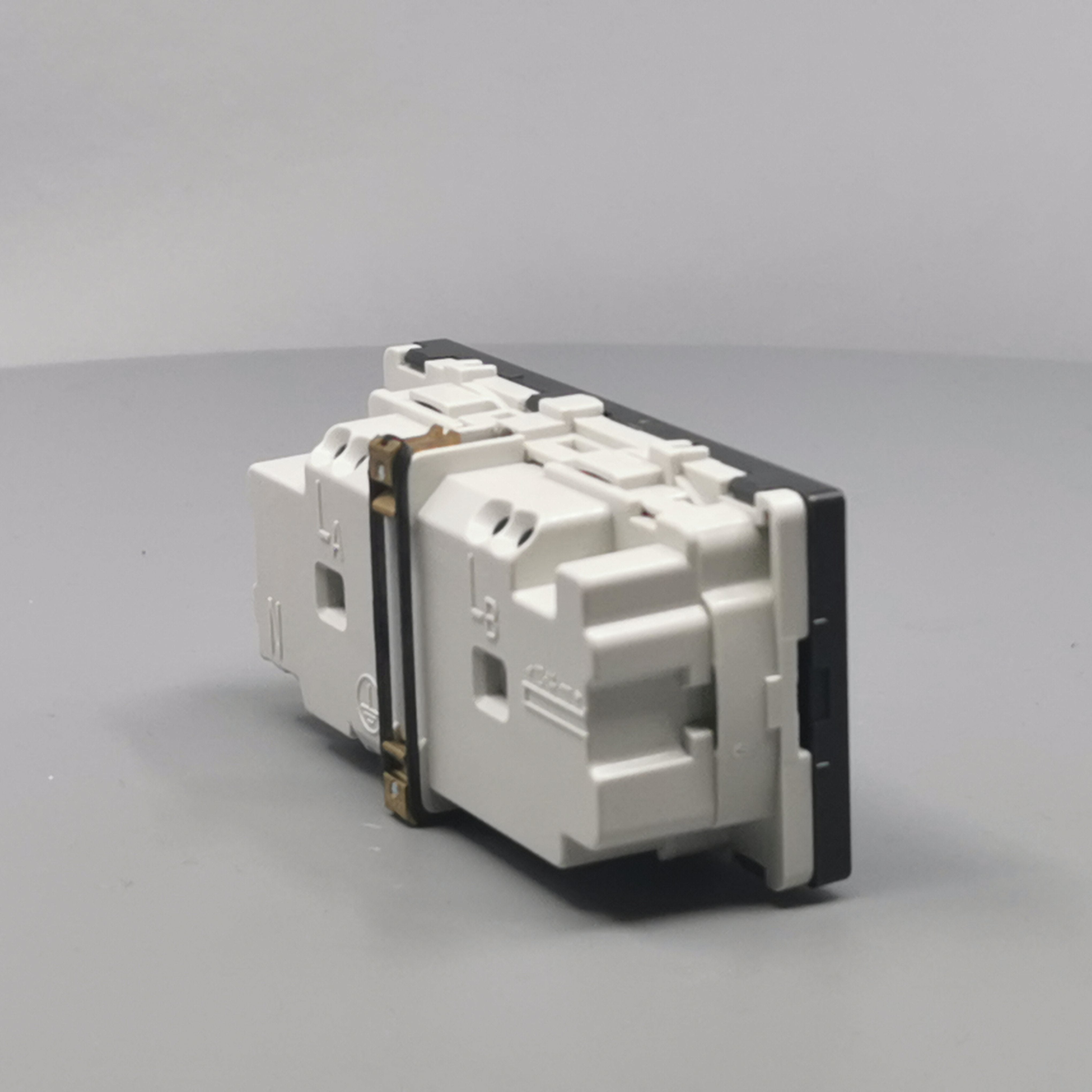 Stikkontakt EDB 2 modul 2-pol med jord koksgrå