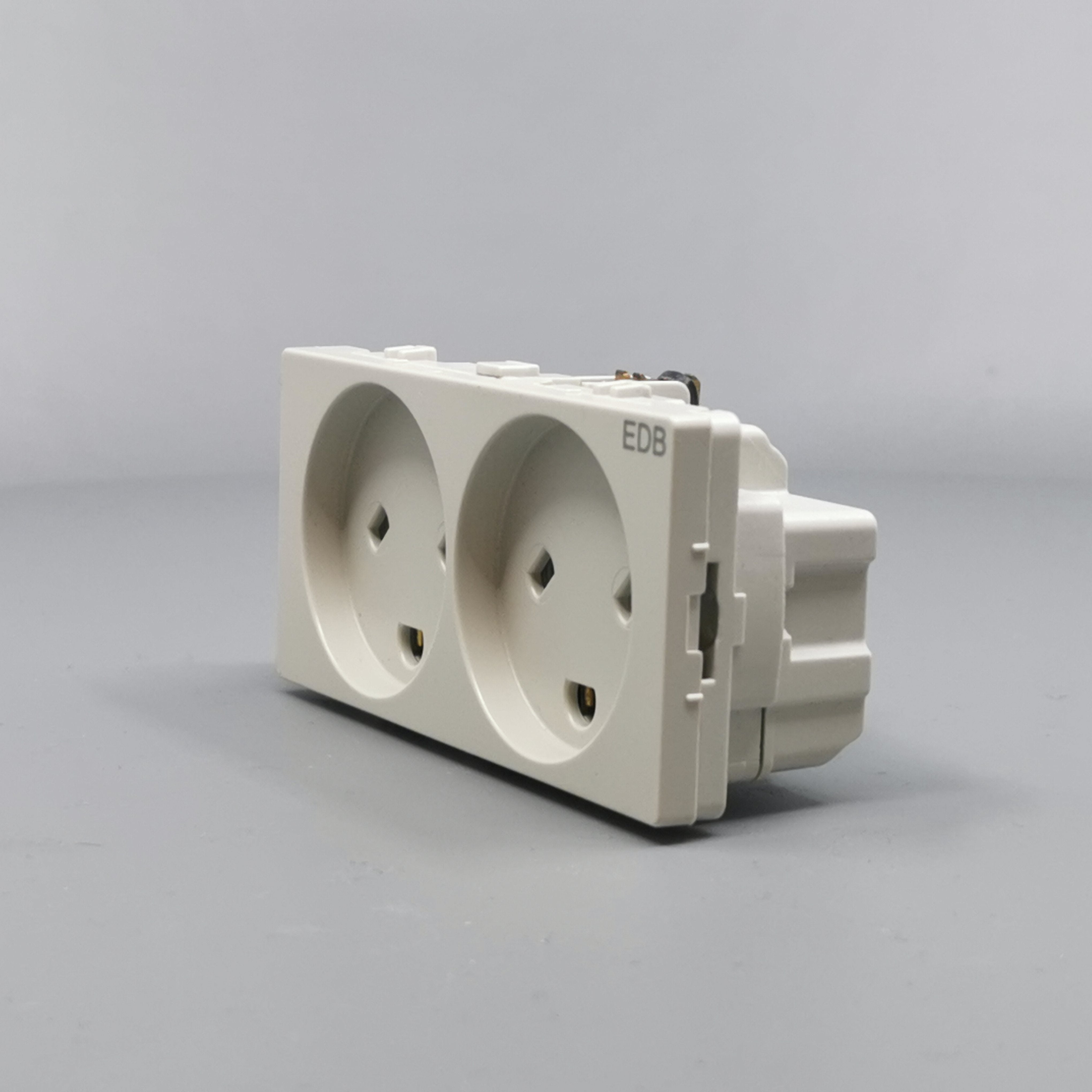 Stikkontakt EDB 2 modul 2-pol med jord lysegrå