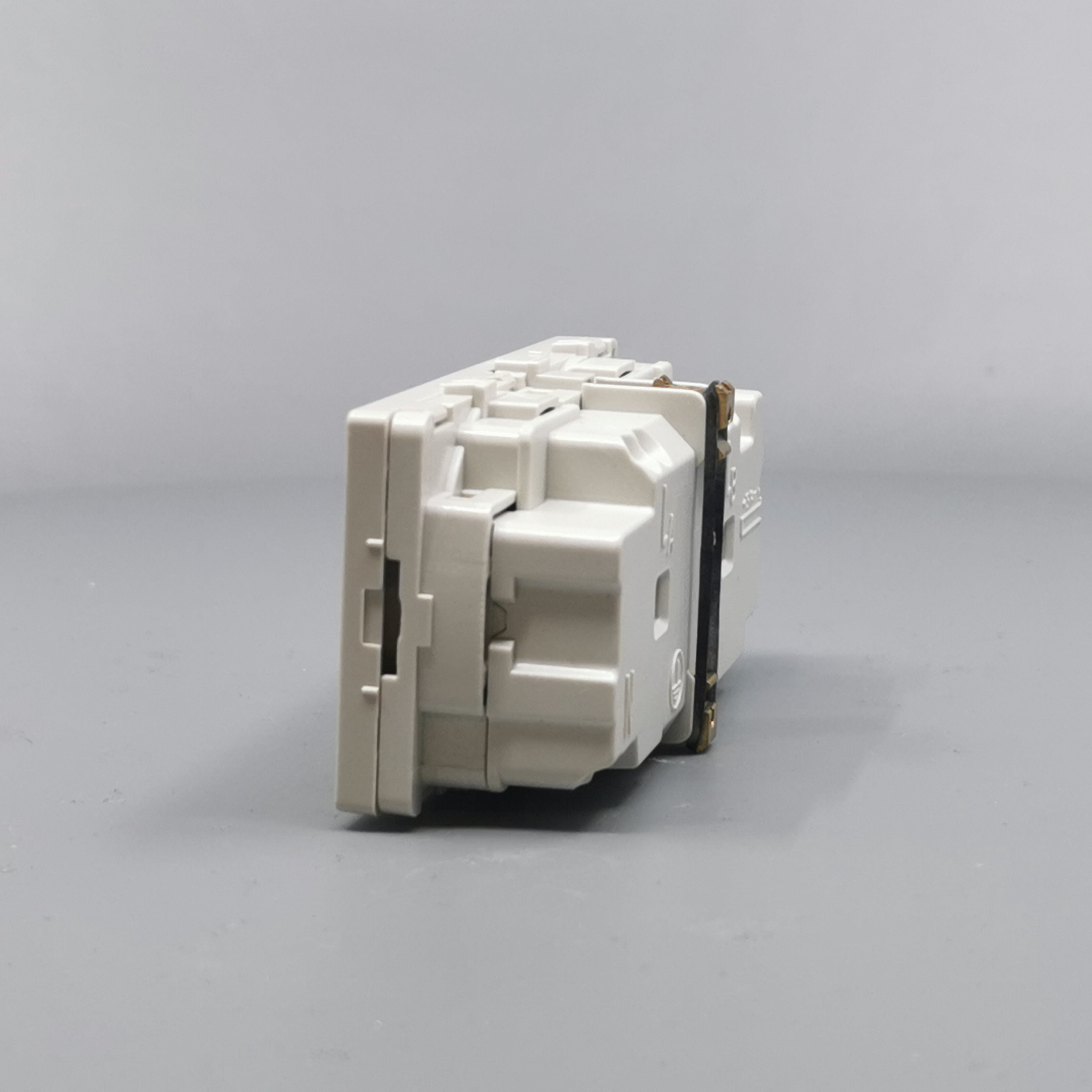 Stikkontakt EDB 2 modul 2-pol med jord lysegrå