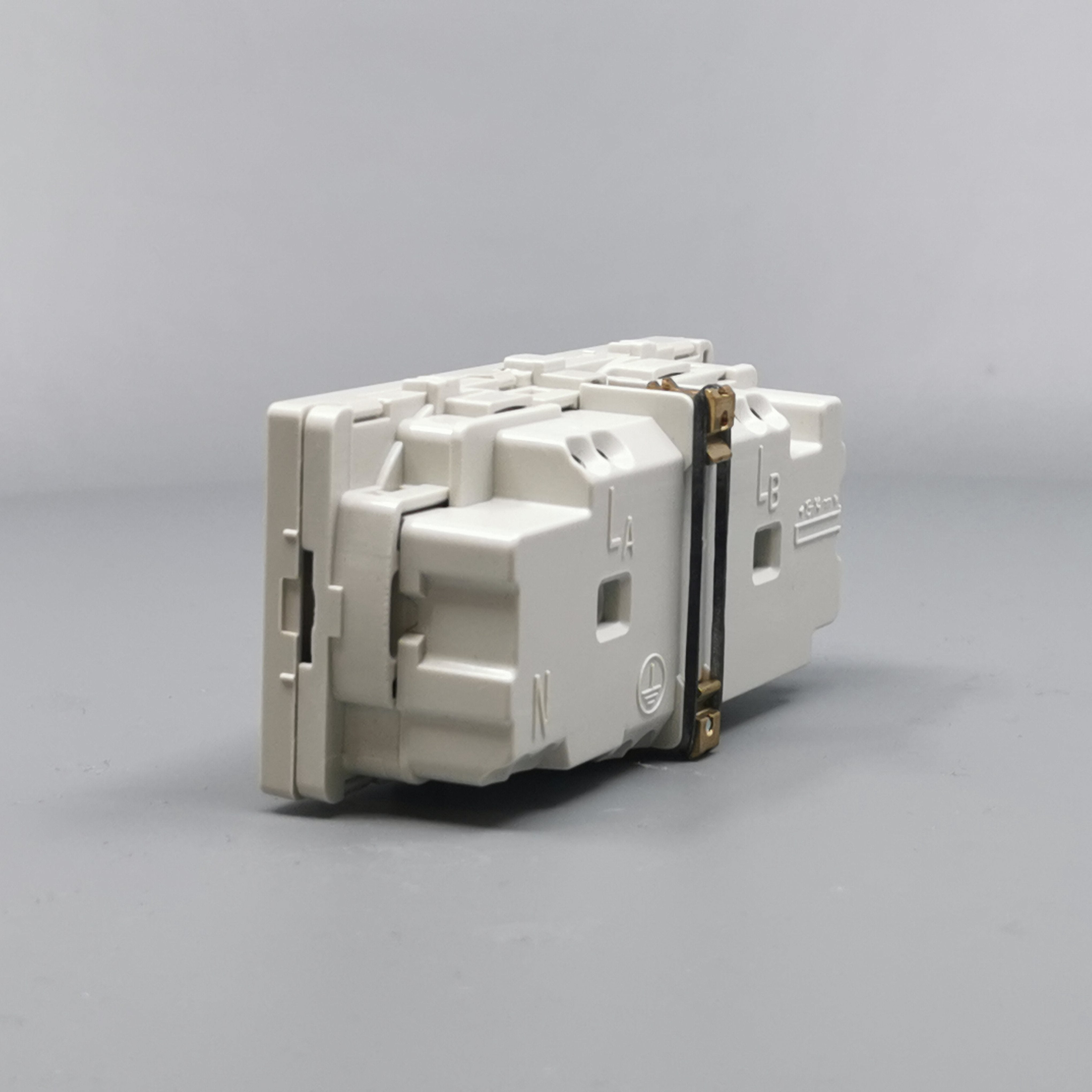 Stikkontakt EDB 2 modul 2-pol med jord lysegrå