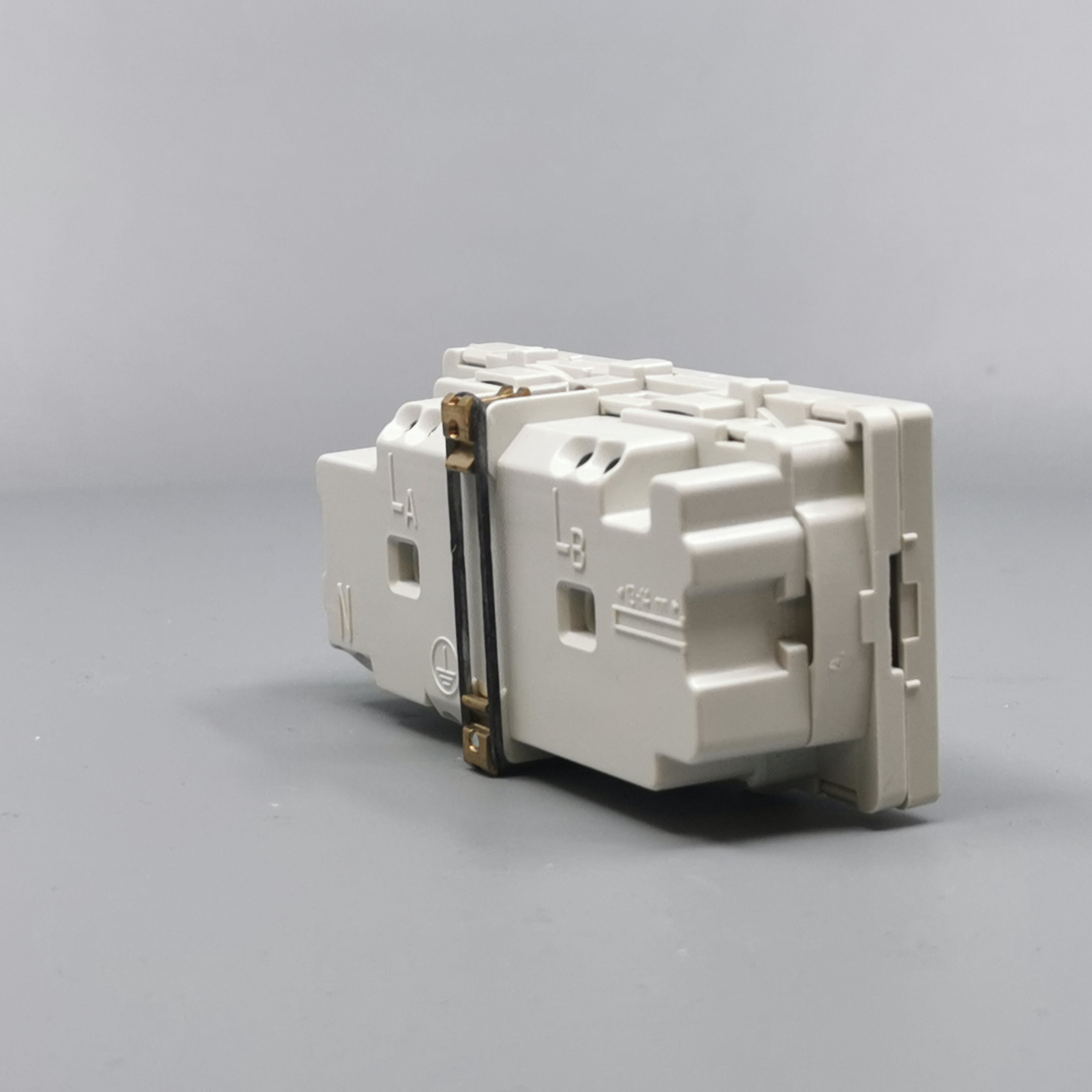 Stikkontakt EDB 2 modul 2-pol med jord lysegrå