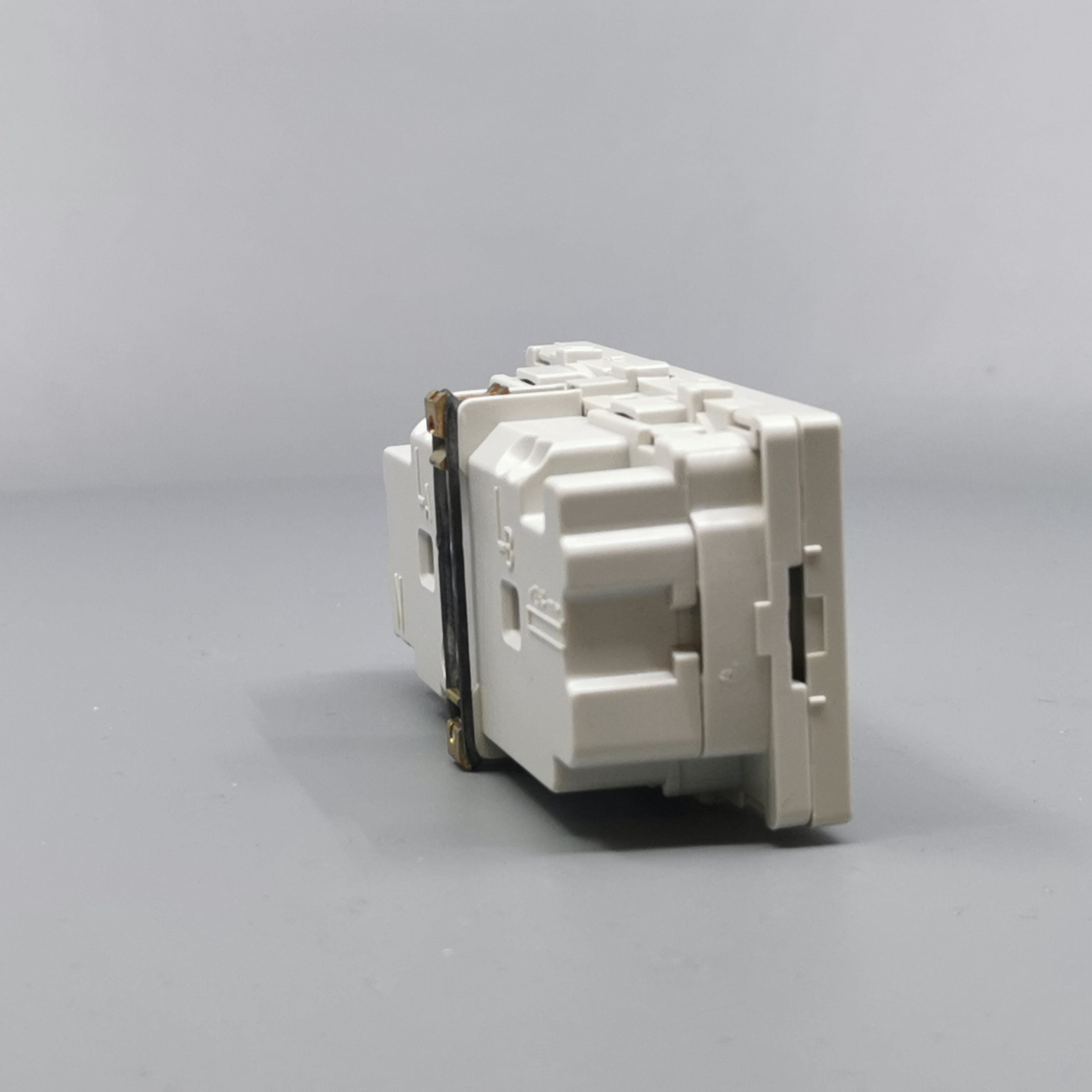 Stikkontakt EDB 2 modul 2-pol med jord lysegrå