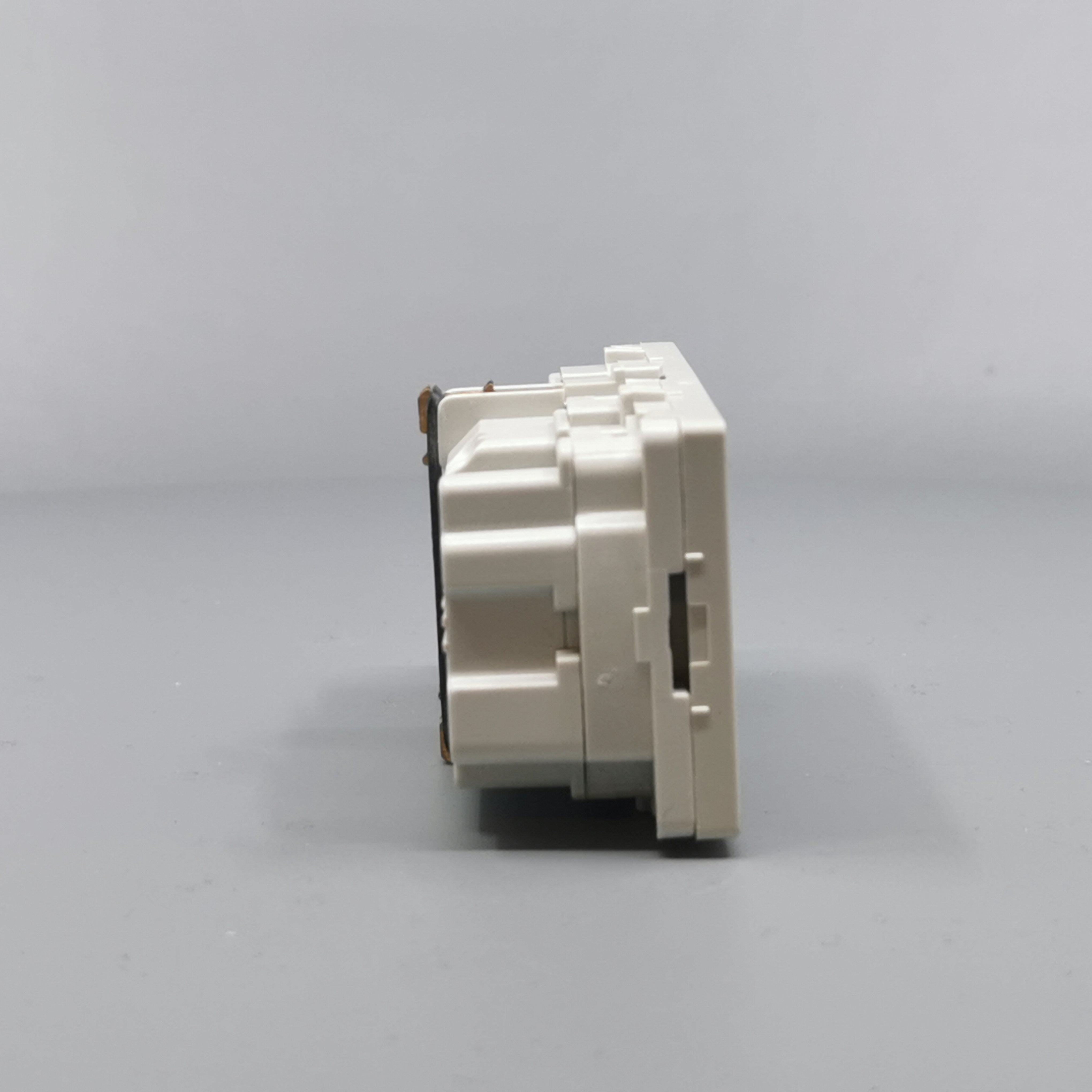 Stikkontakt EDB 2 modul 2-pol med jord lysegrå