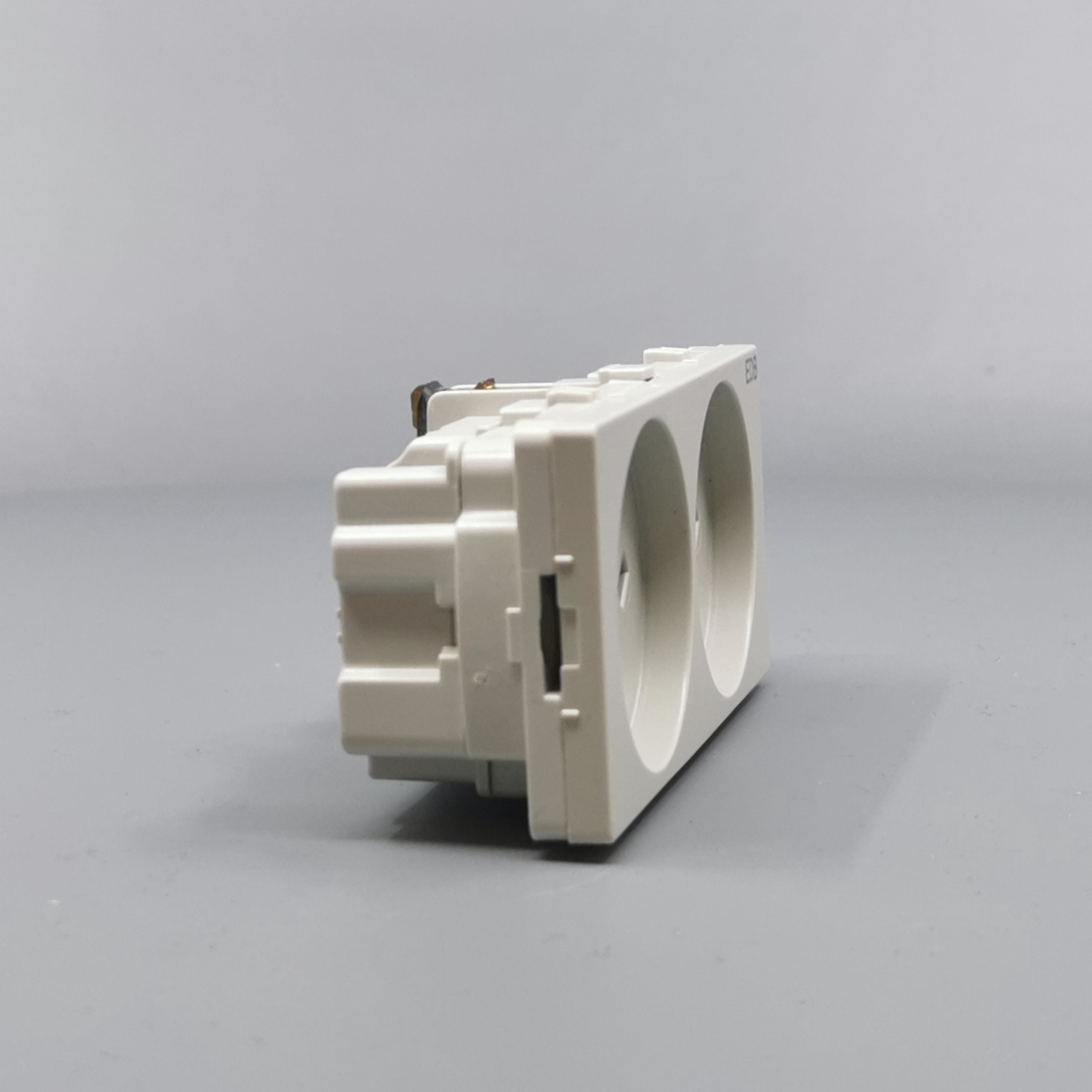 Stikkontakt EDB 2 modul 2-pol med jord lysegrå