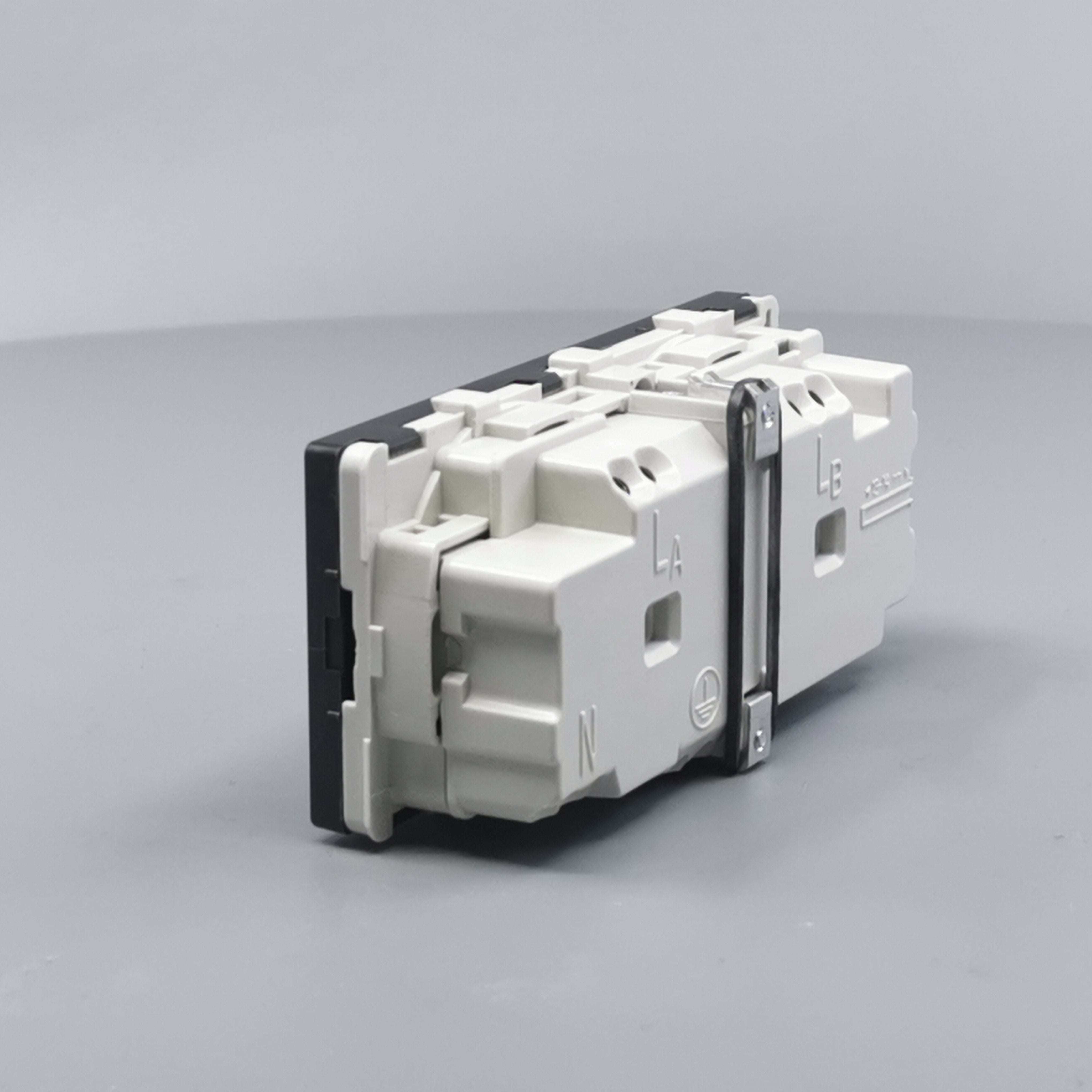 Fuga Stikkontakt 2 modul 2-pol med jord koksgrå