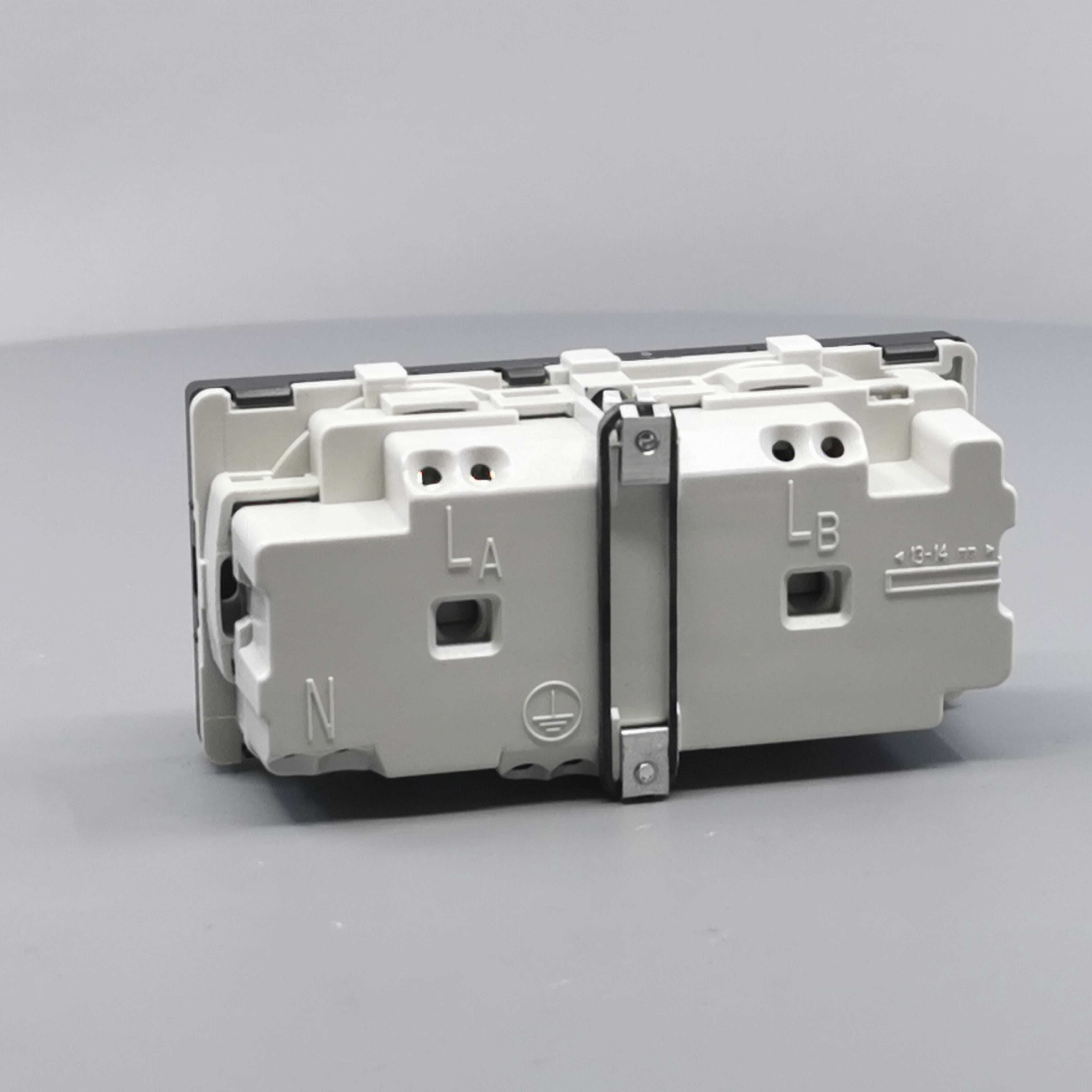 Fuga Stikkontakt 2 modul 2-pol med jord koksgrå