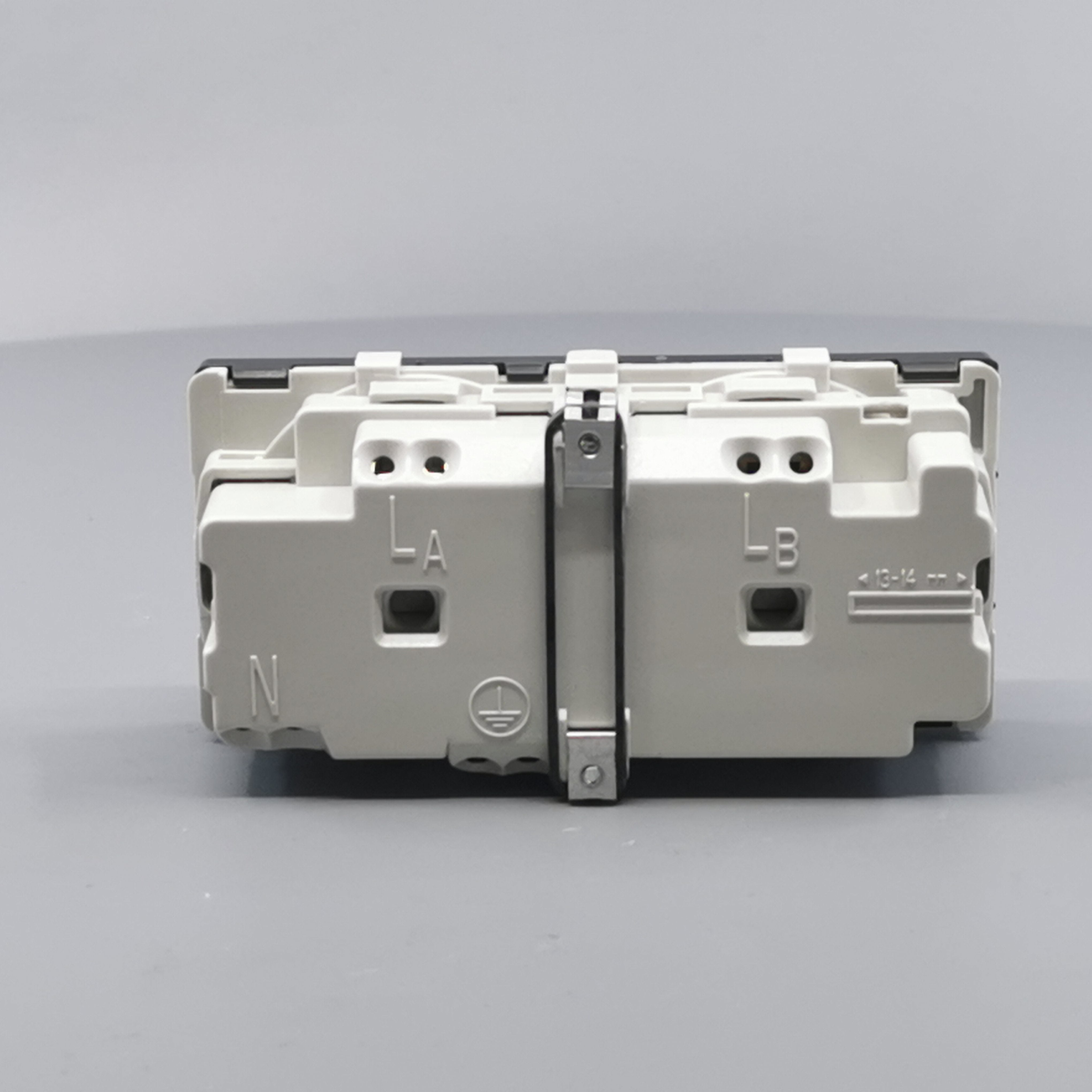 Fuga Stikkontakt 2 modul 2-pol med jord koksgrå