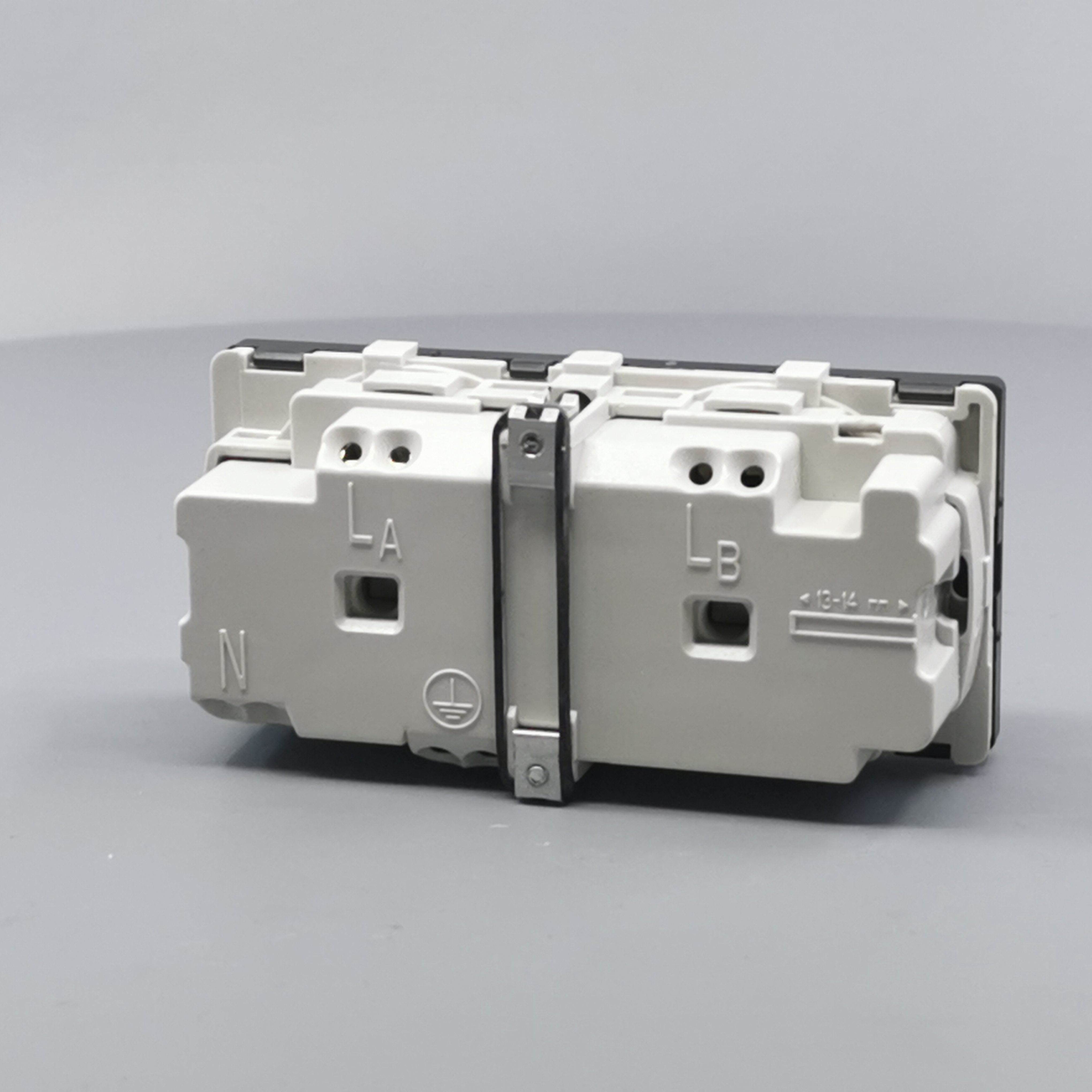 Fuga Stikkontakt 2 modul 2-pol med jord koksgrå