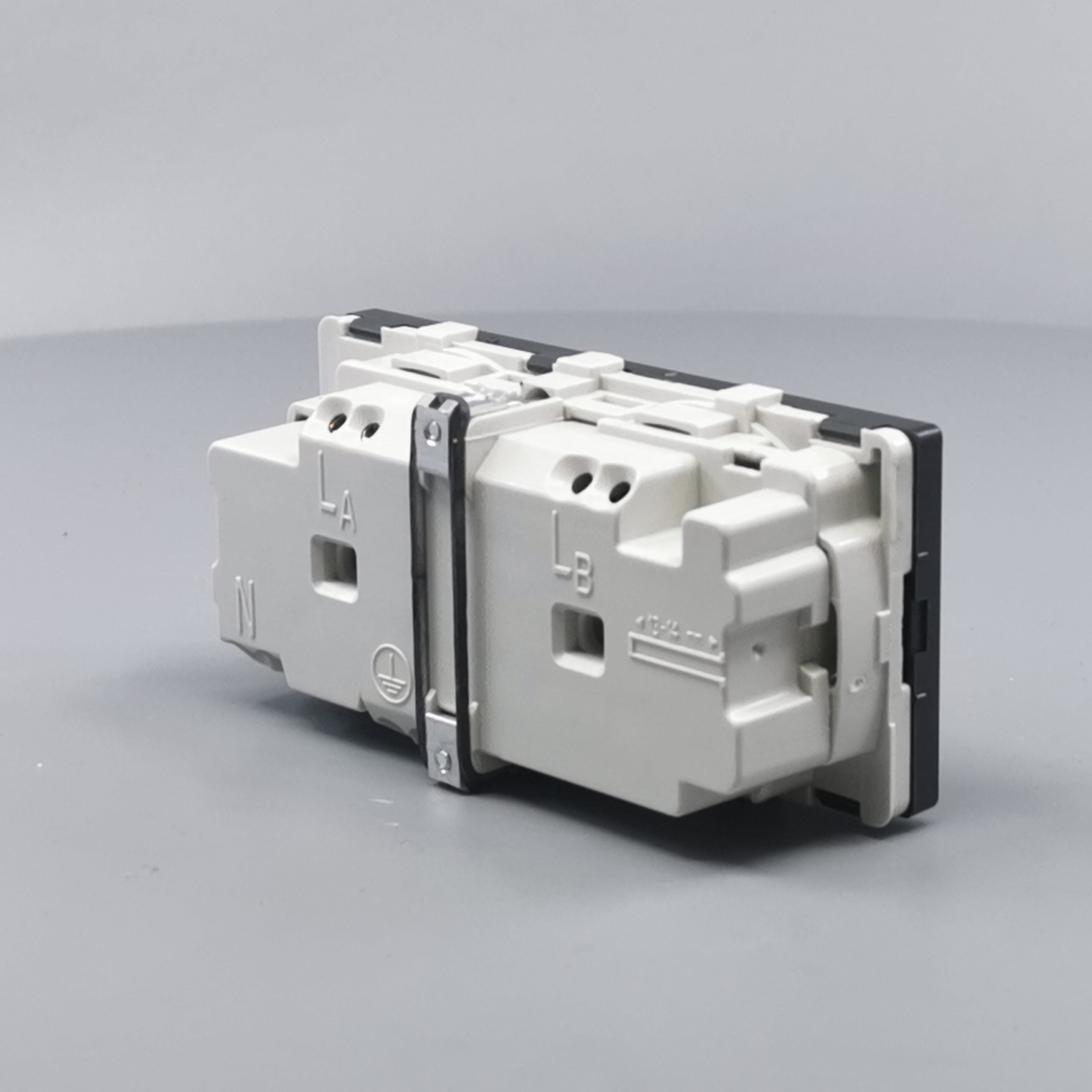 Fuga Stikkontakt 2 modul 2-pol med jord koksgrå