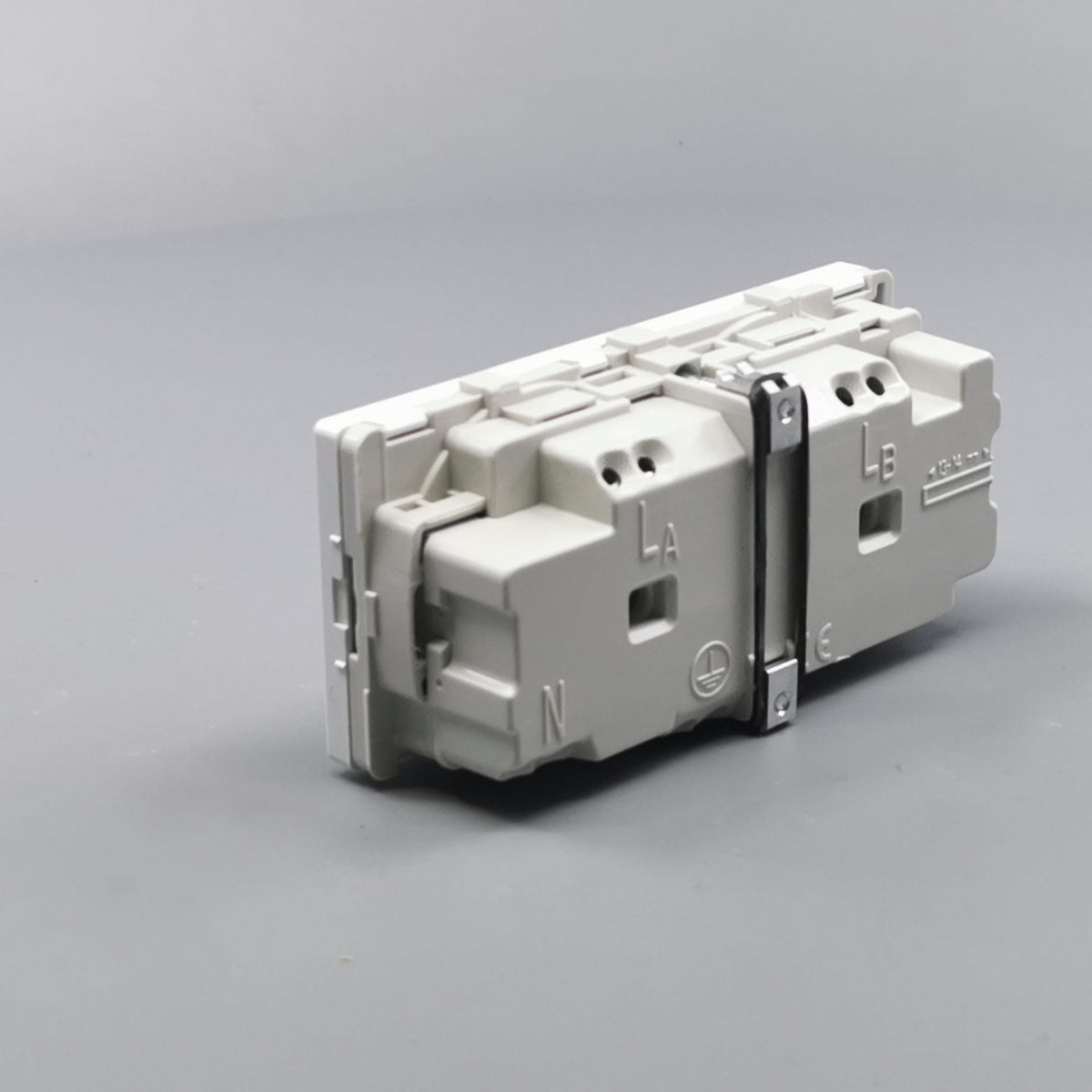 Fuga stikkontakt med jord 2 modul 2-pol - hvid (360° frame 10)