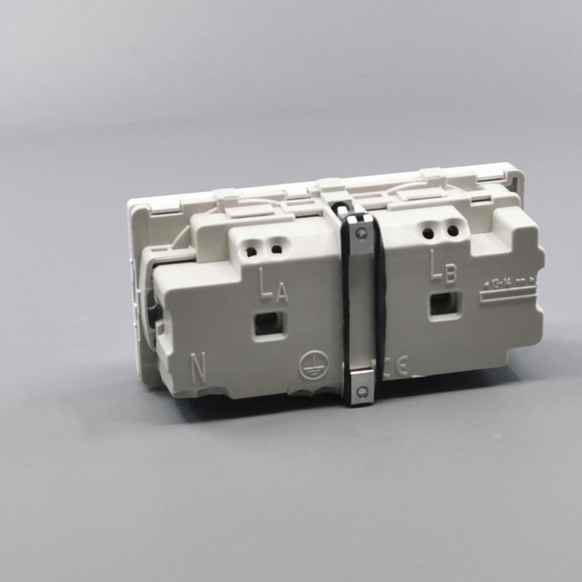 Fuga stikkontakt med jord 2 modul 2-pol - hvid (360° frame 12)