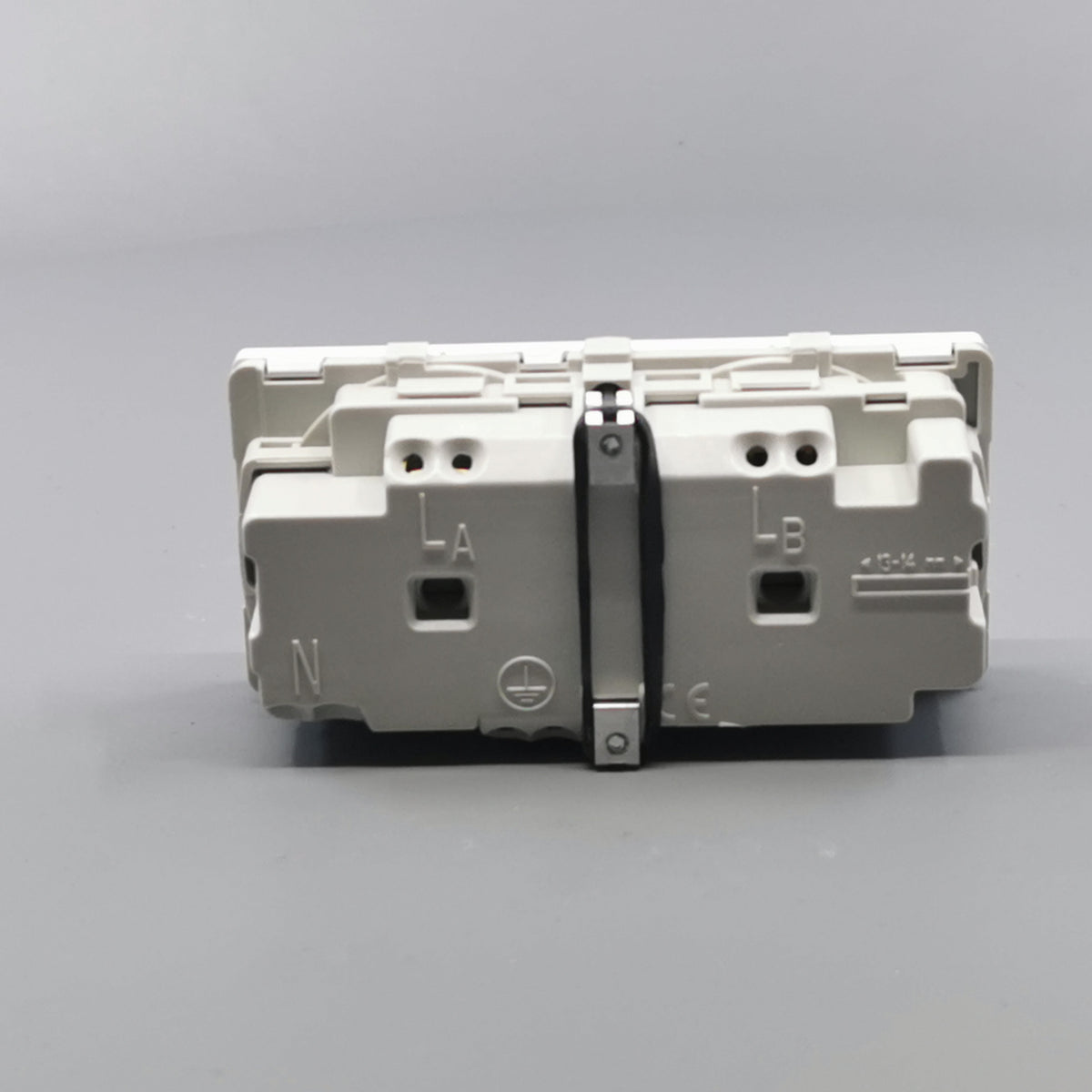 Fuga stikkontakt med jord 2 modul 2-pol - hvid (360° frame 13)