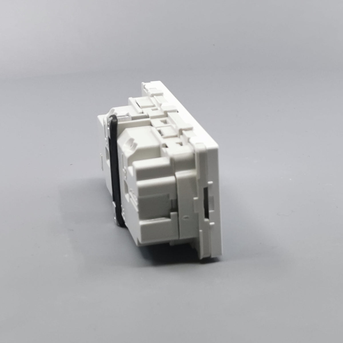 Fuga stikkontakt med jord 2 modul 2-pol - hvid (360° frame 18)