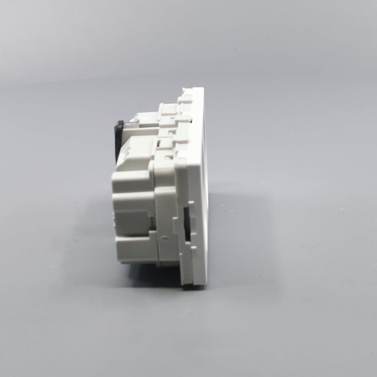 Fuga stikkontakt med jord 2 modul 2-pol - hvid (360° frame 19)