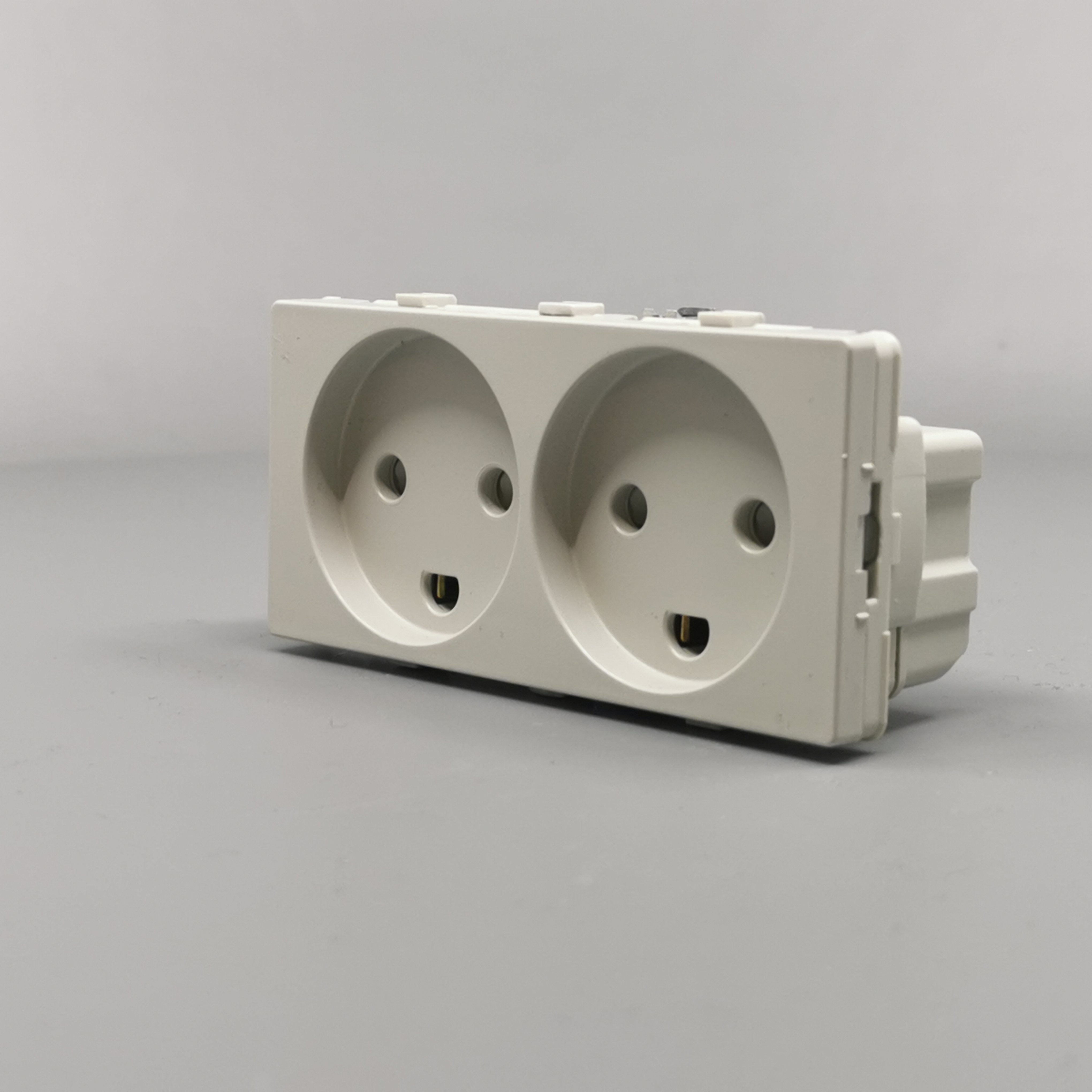 Fuga Stikkontakt 2 modul 2-pol med jord lysegrå