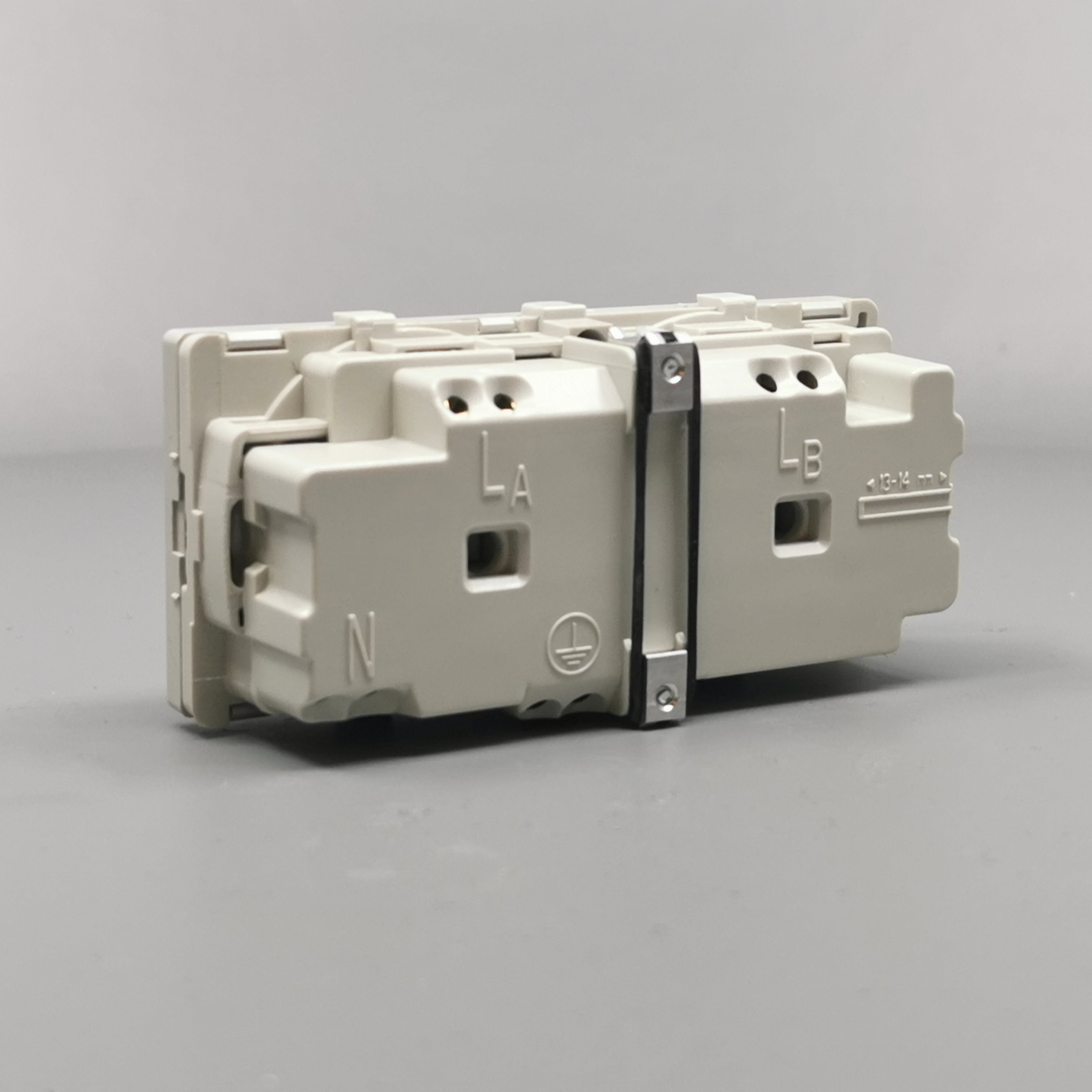 Fuga Stikkontakt 2 modul 2-pol med jord lysegrå