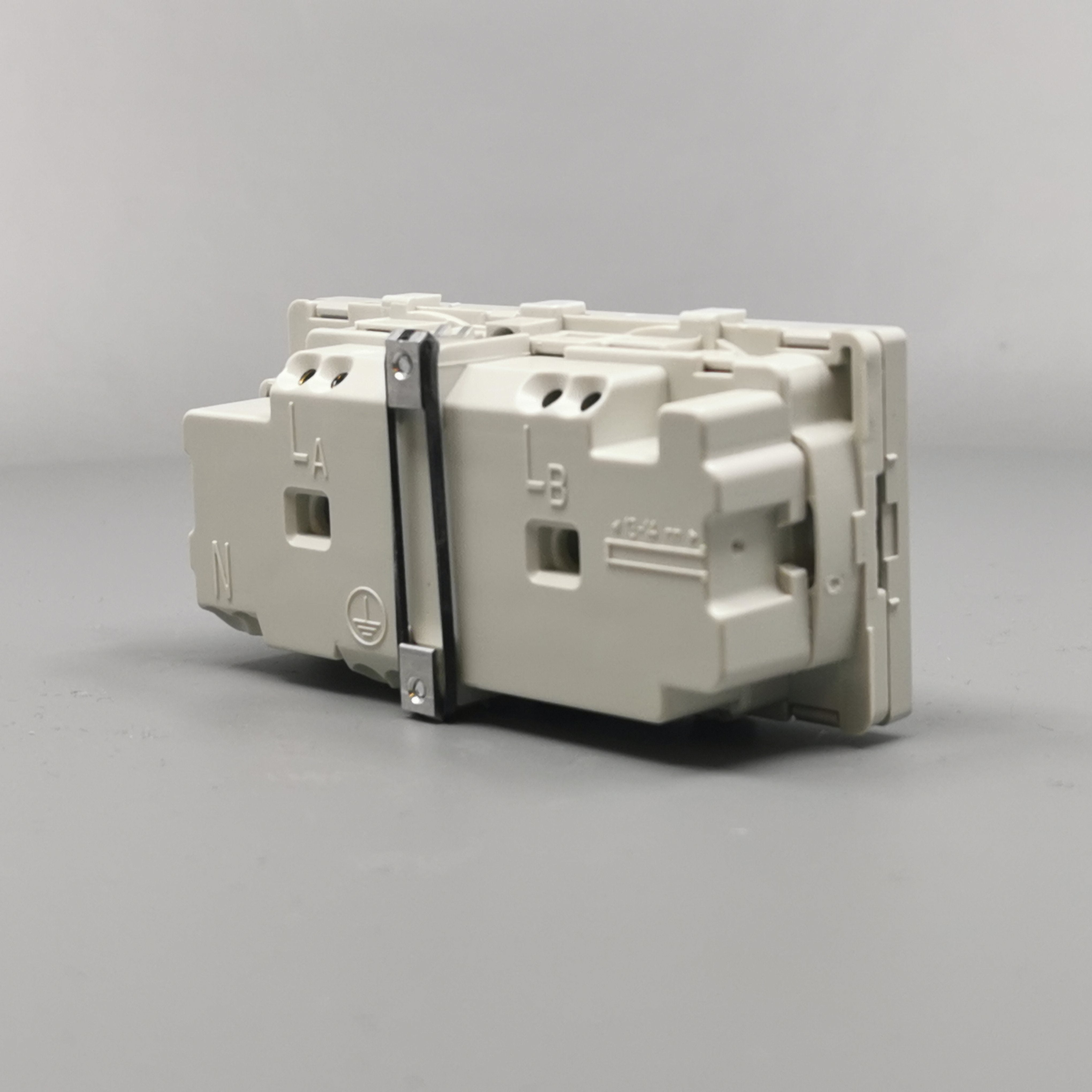 Fuga Stikkontakt 2 modul 2-pol med jord lysegrå