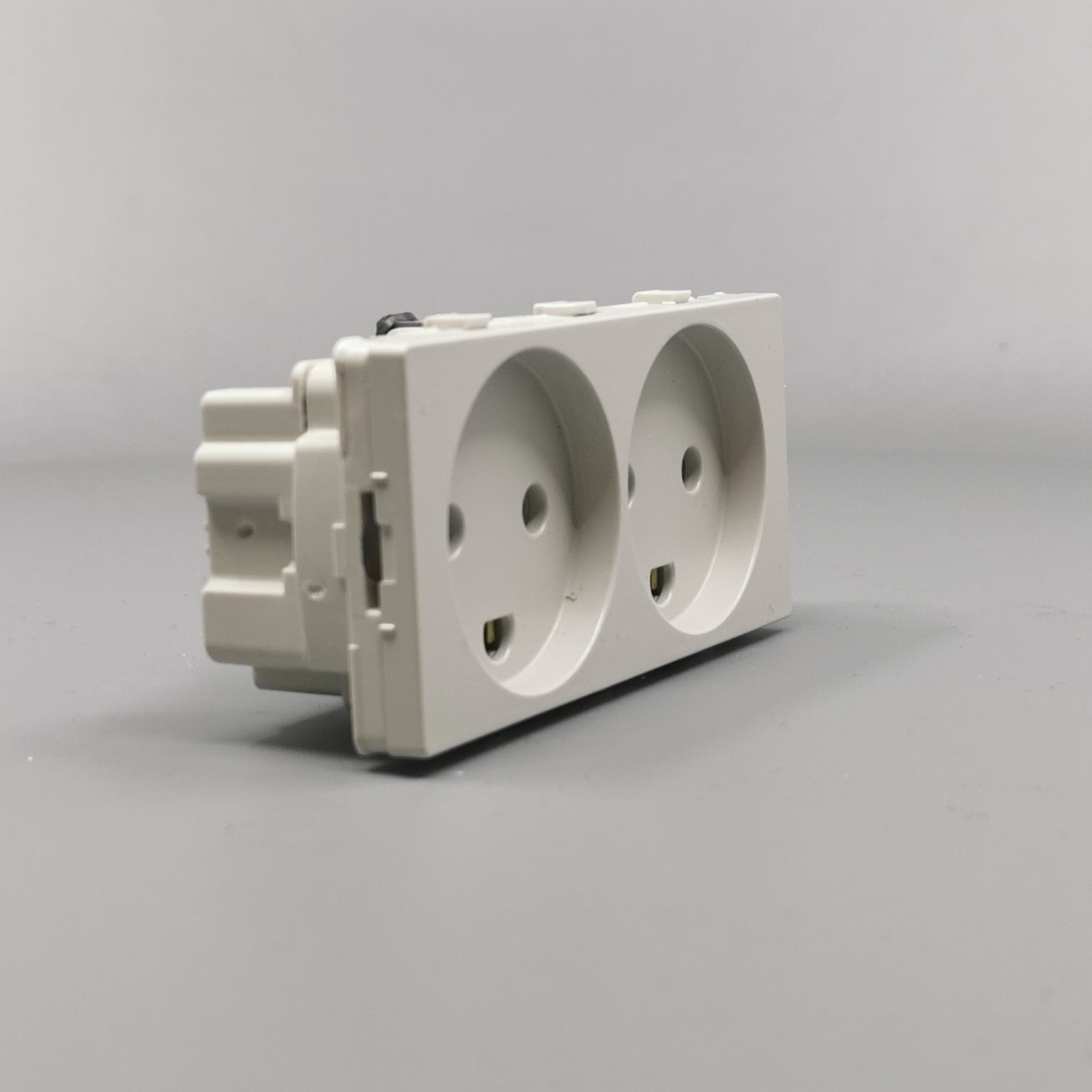 Fuga Stikkontakt 2 modul 2-pol med jord lysegrå