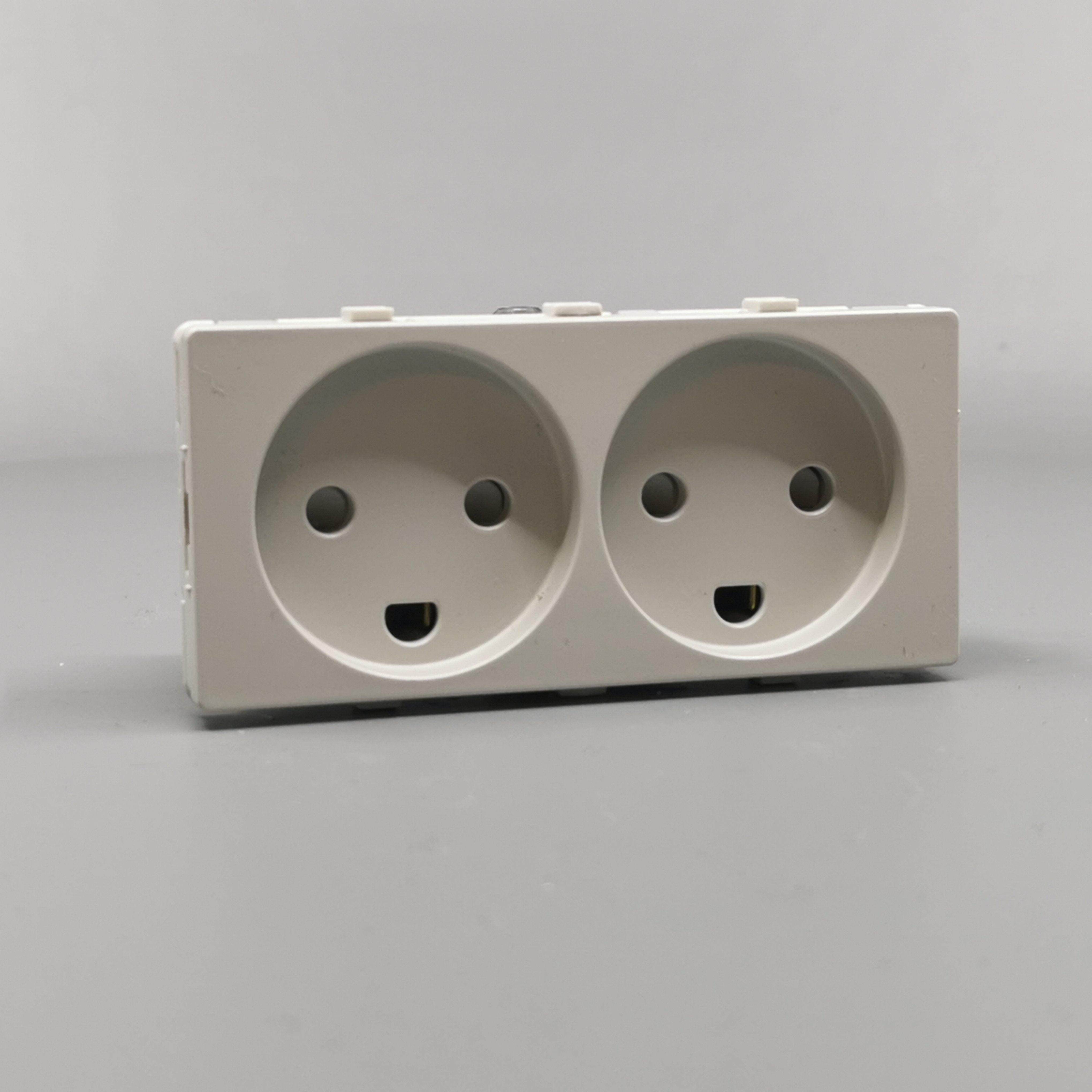 Fuga Stikkontakt 2 modul 2-pol med jord lysegrå