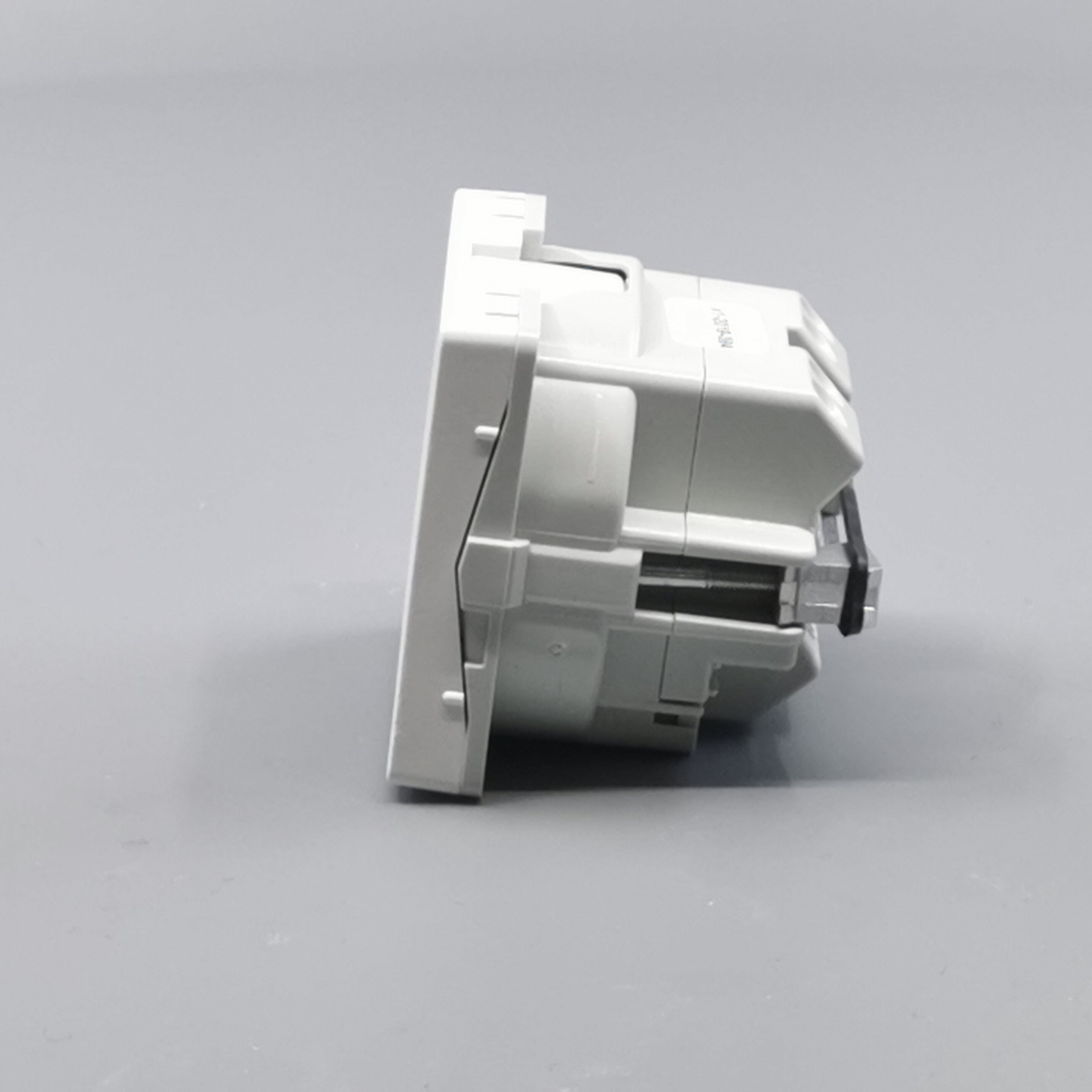 Fuga stikkontakt m. pindjord 1 modul 2-pol - hvid