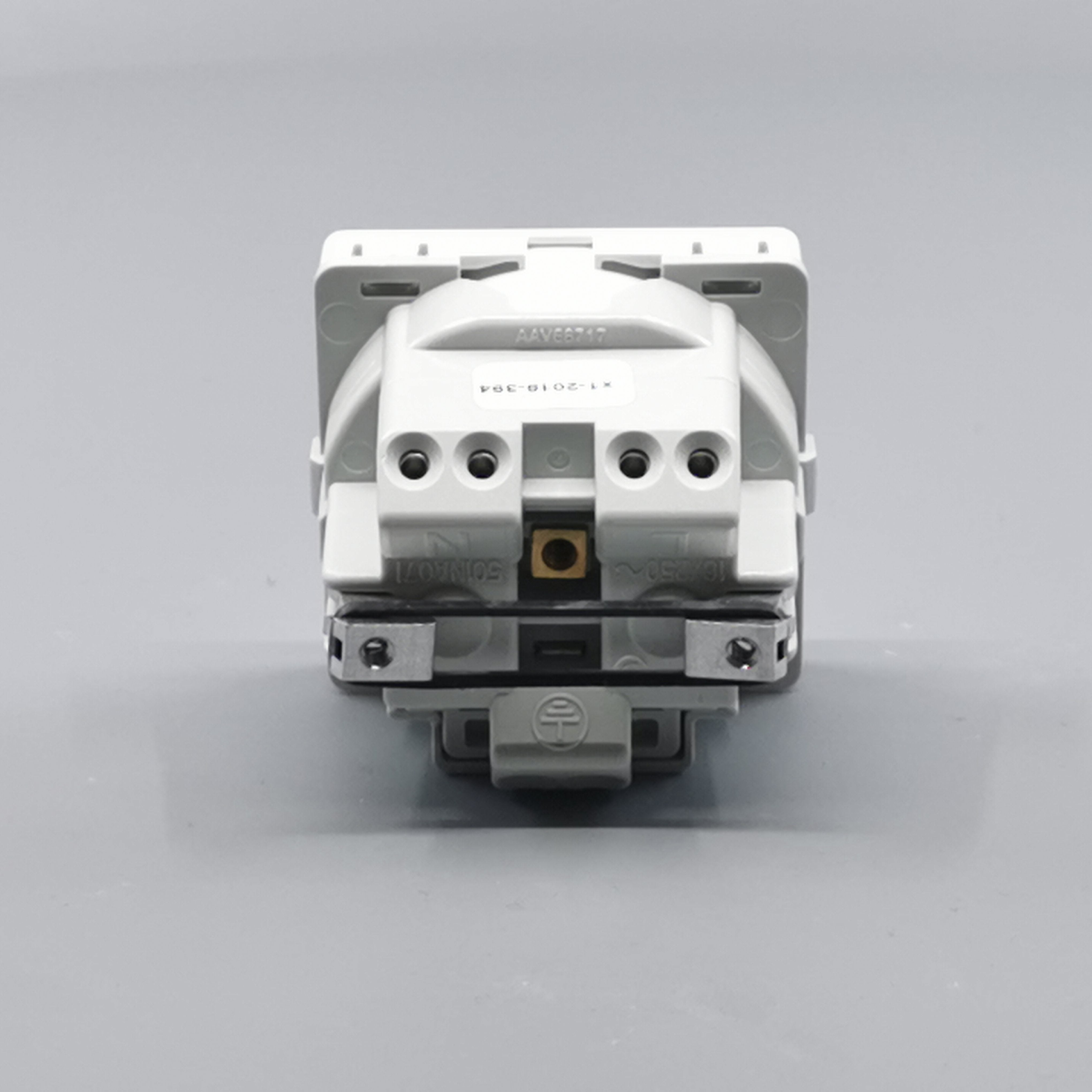 Fuga stikkontakt m. pindjord 1 modul 2-pol - hvid