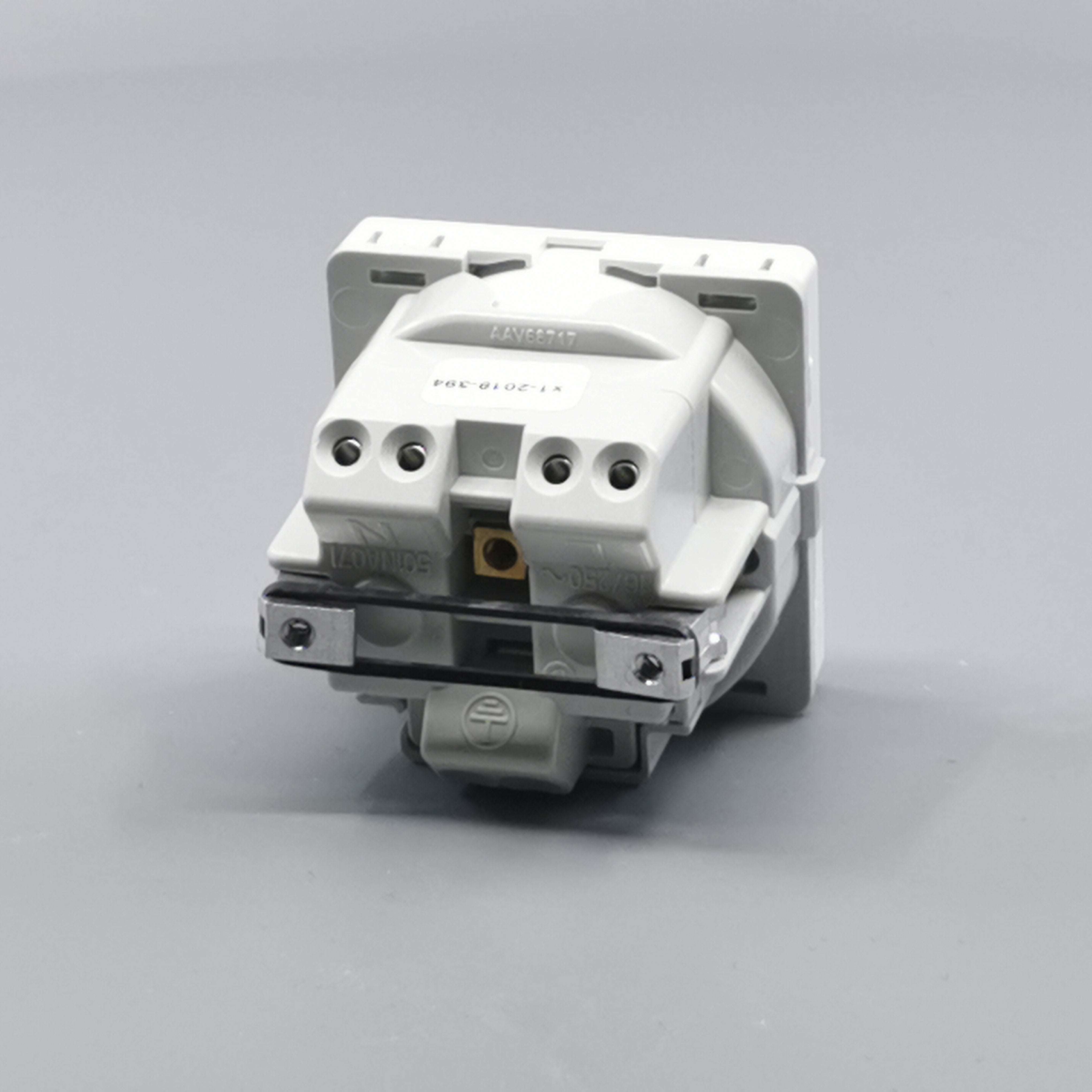 Fuga stikkontakt m. pindjord 1 modul 2-pol - hvid