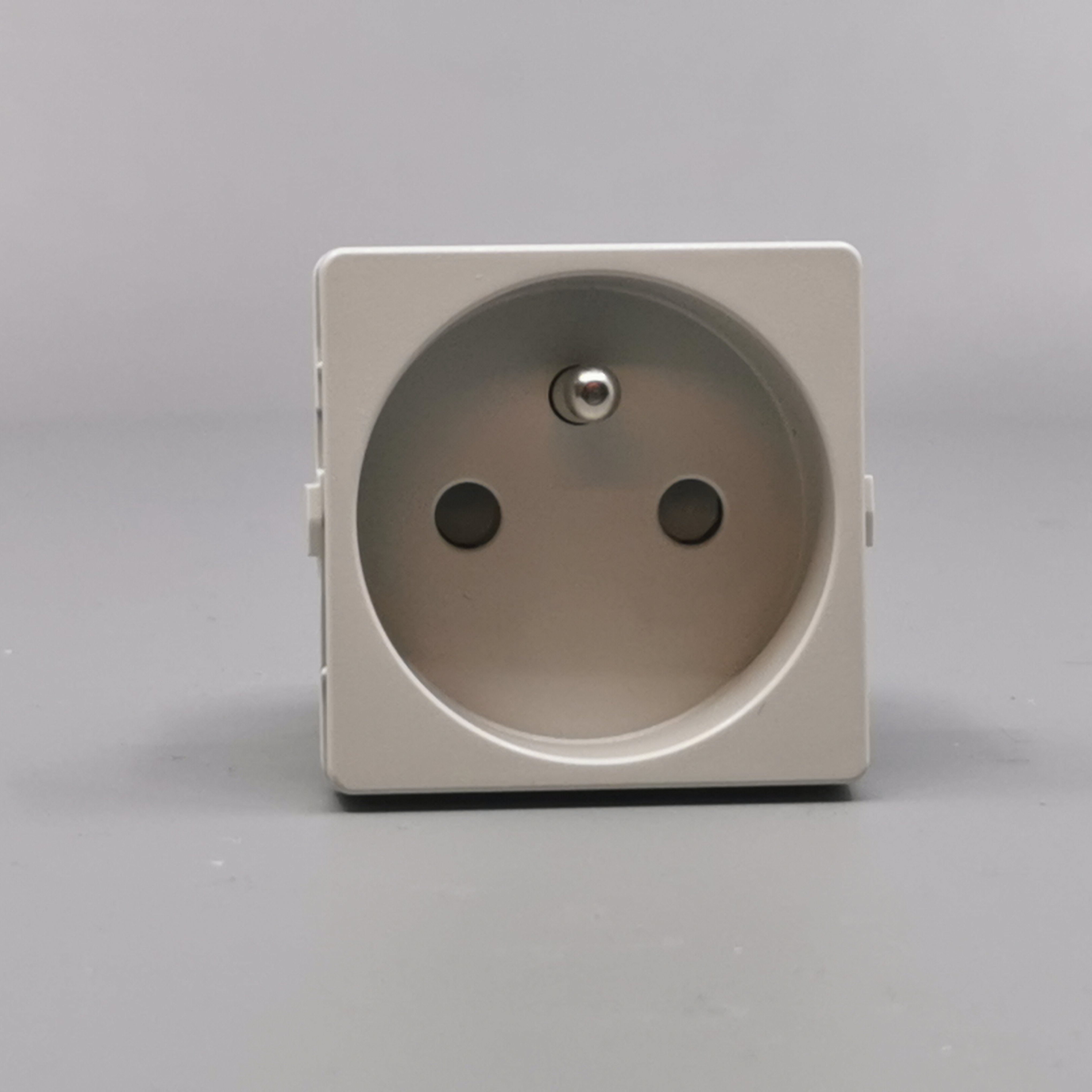 Fuga stikkontakt 2P m. pindjord 1m lysegrå